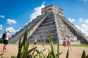 Actividad - Chichén Itzá, nado en cenote e Izamal Pueblo Mágico con almuerzo incluido desde Mérida