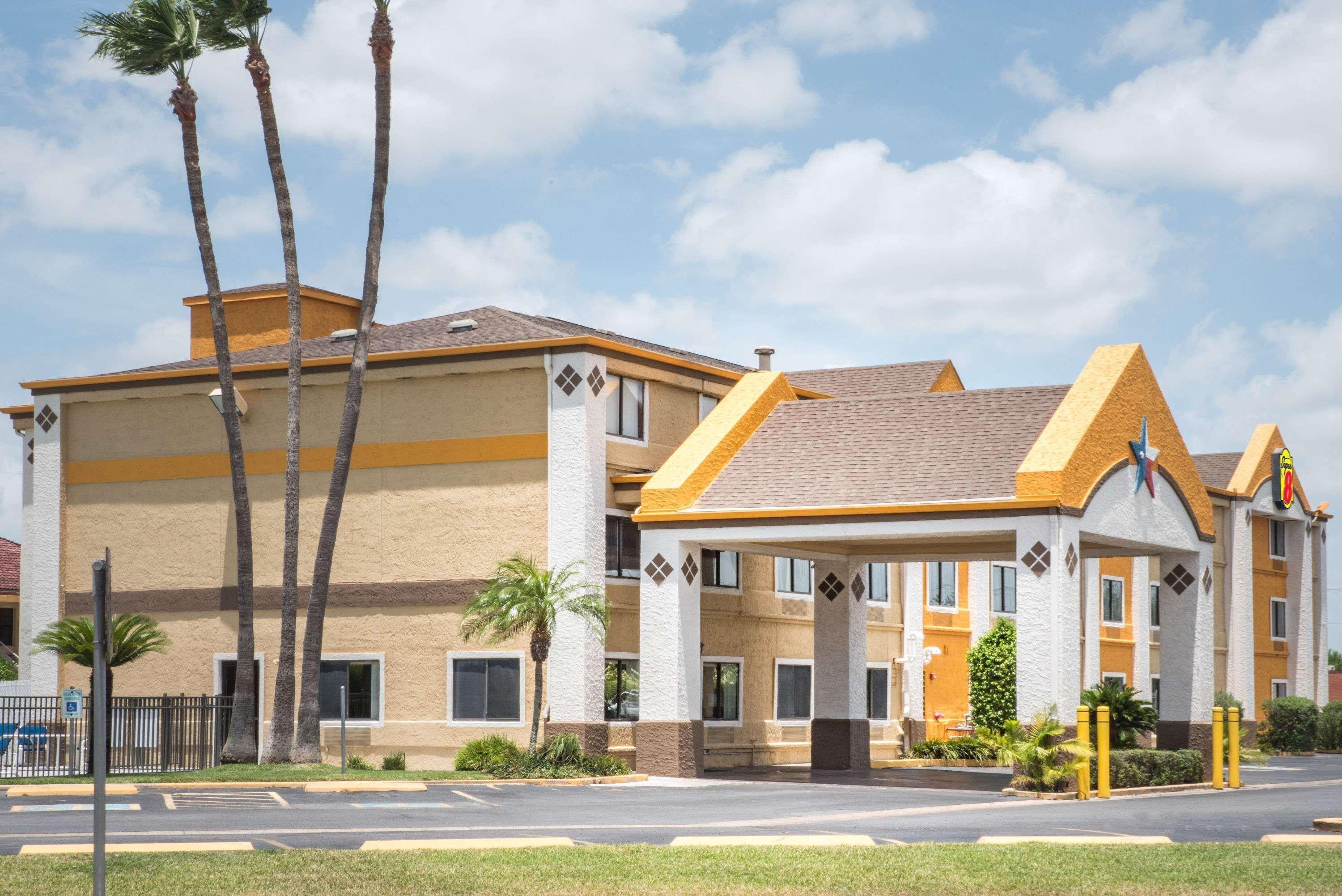 Vista Exterior Super 8 by Wyndham Harlingen TX