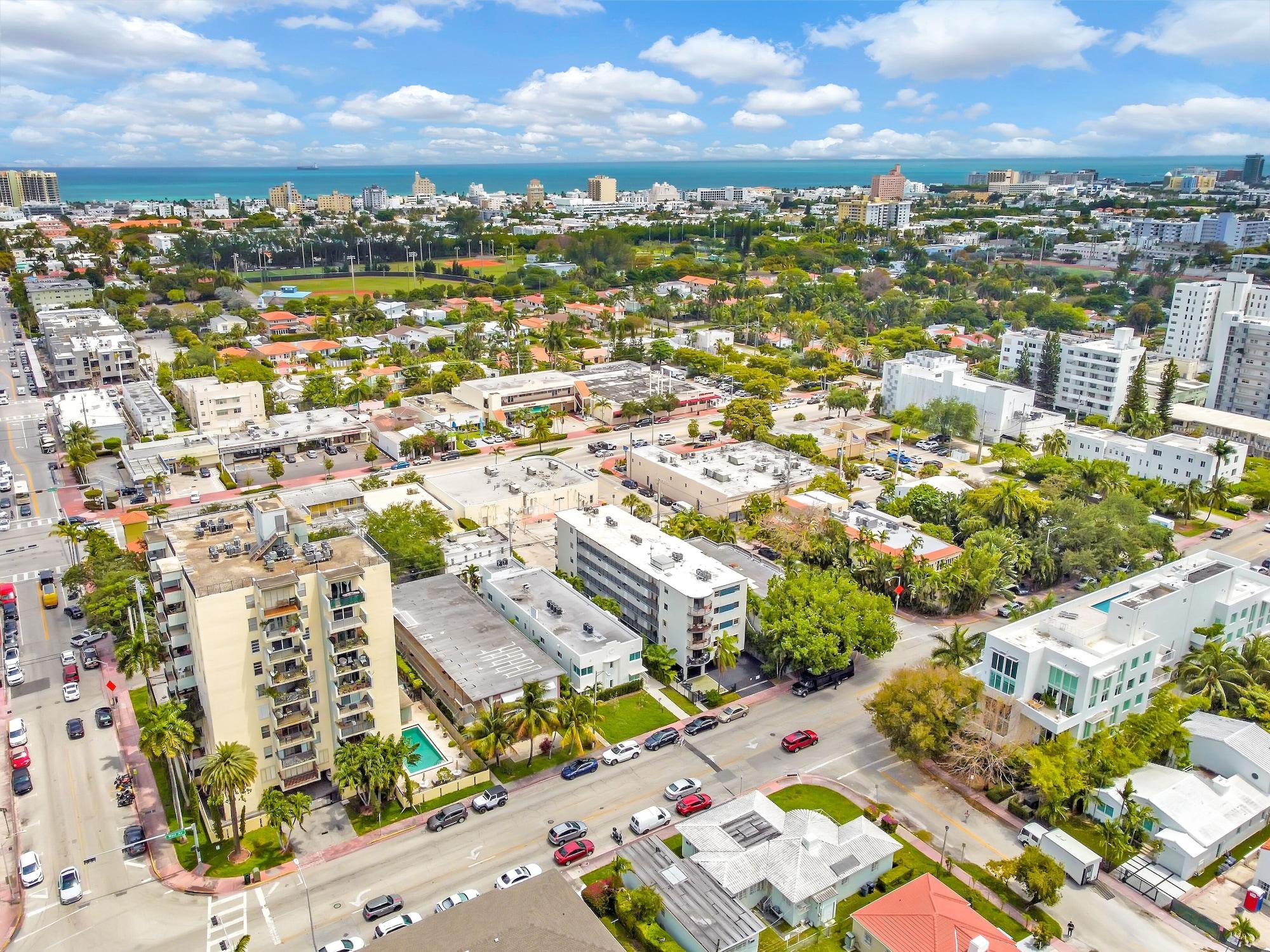 Vista Exterior West Deco Boutique Apartments
