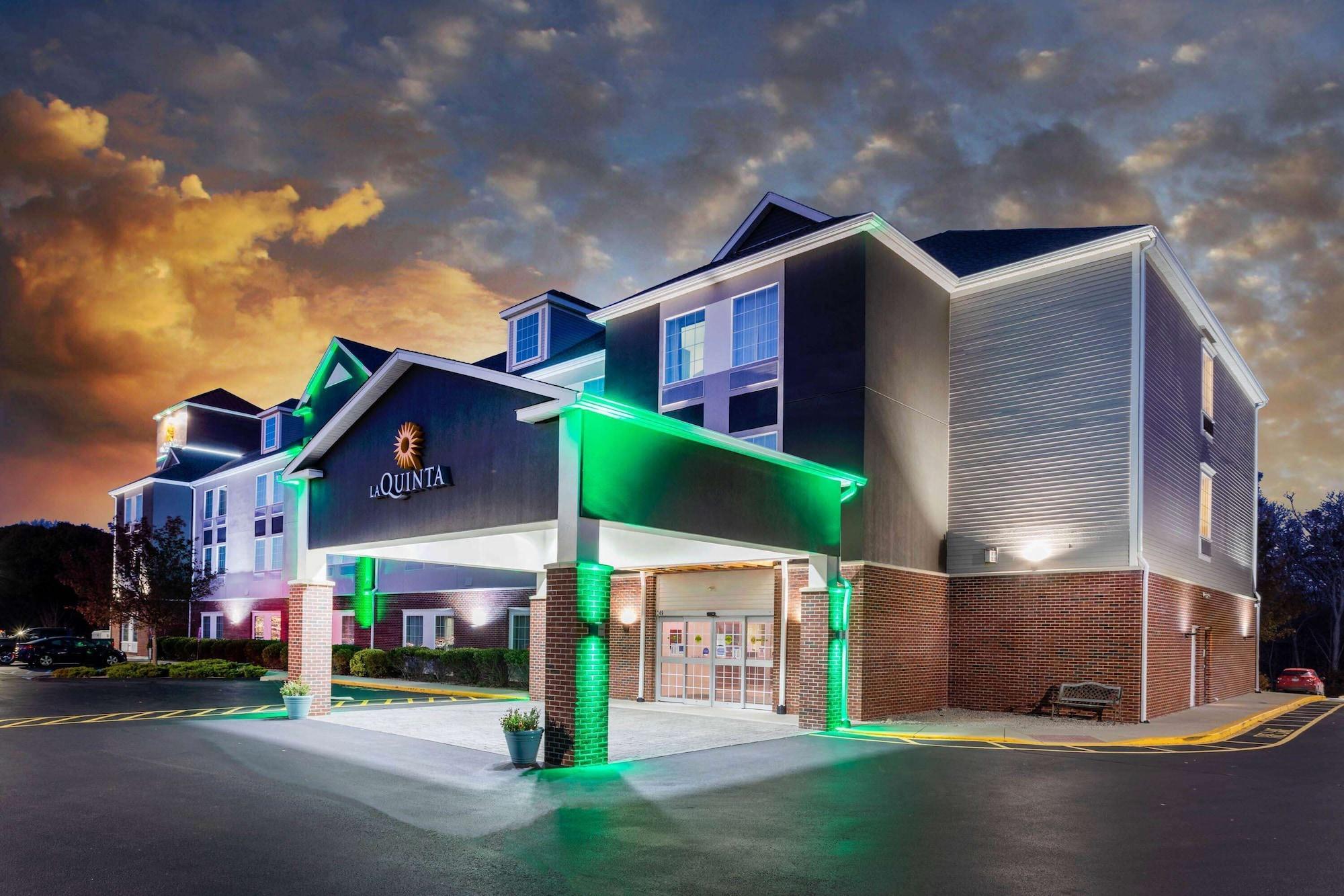 Vista Exterior La Quinta Inn & Suites by Wyndham Stonington-Mystic Area