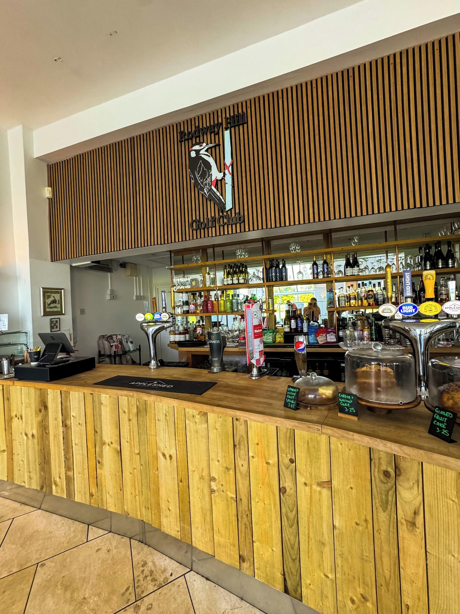 Bar/Salón Rodway Hill Eco Pod Hotel