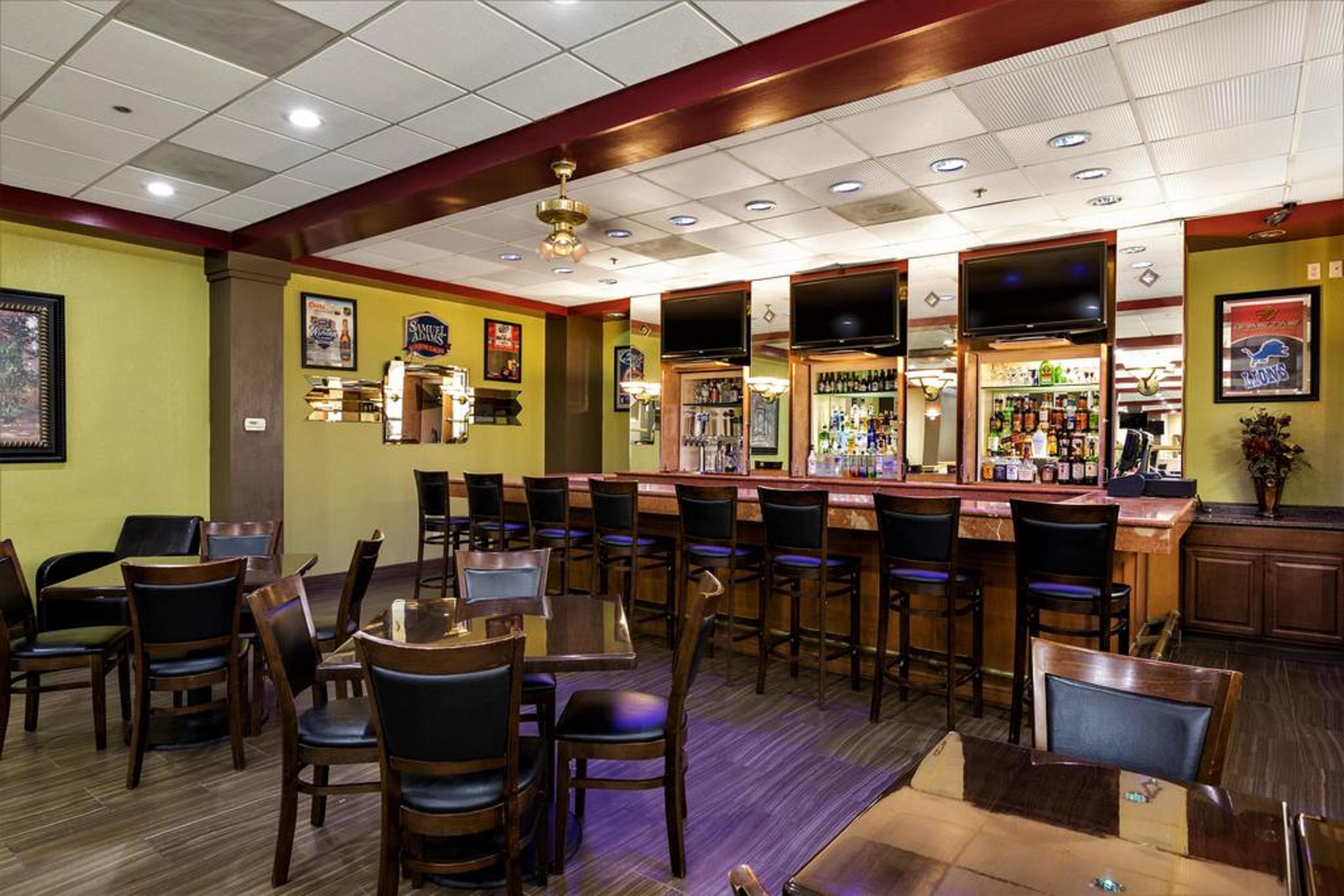 Bar/Salón Clarion Hotel Detroit Metro Airport