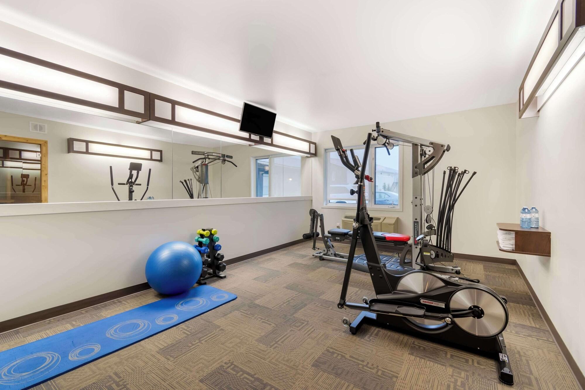 Gimnasio Villa Inn & Suites, SureStay Collection by Best Western
