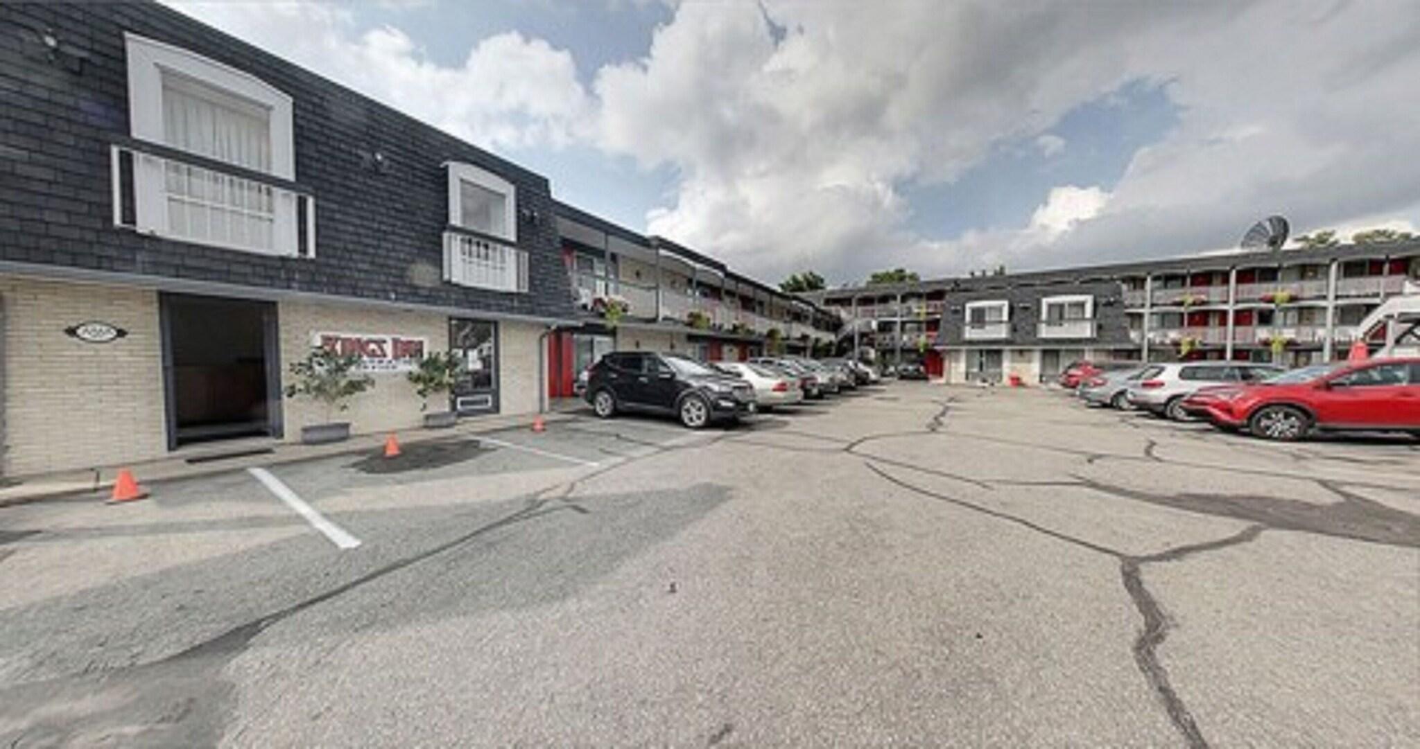 Vista Exterior Kings Inn Near The Falls