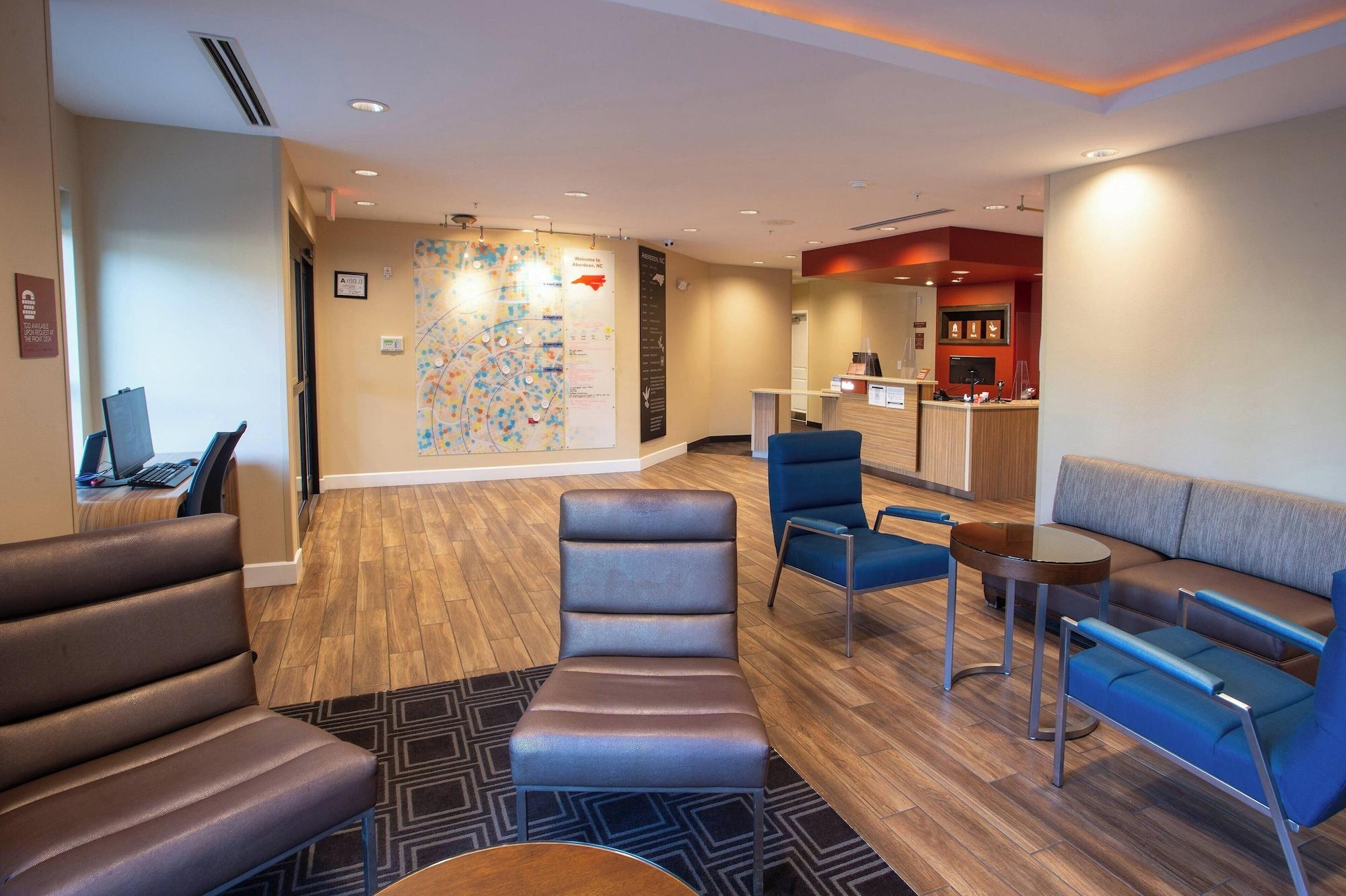 Vista Lobby Towneplace Suites Southern Pines Aberdeen