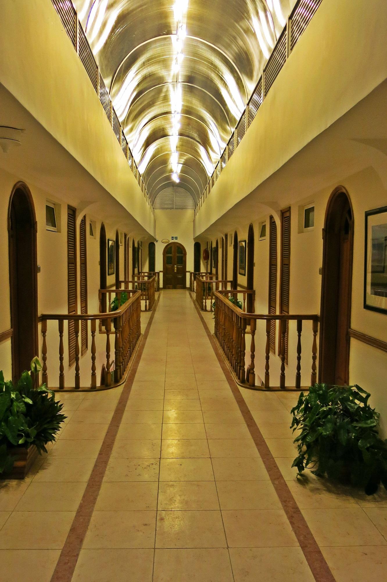 Vista Lobby Sovereign Hotel