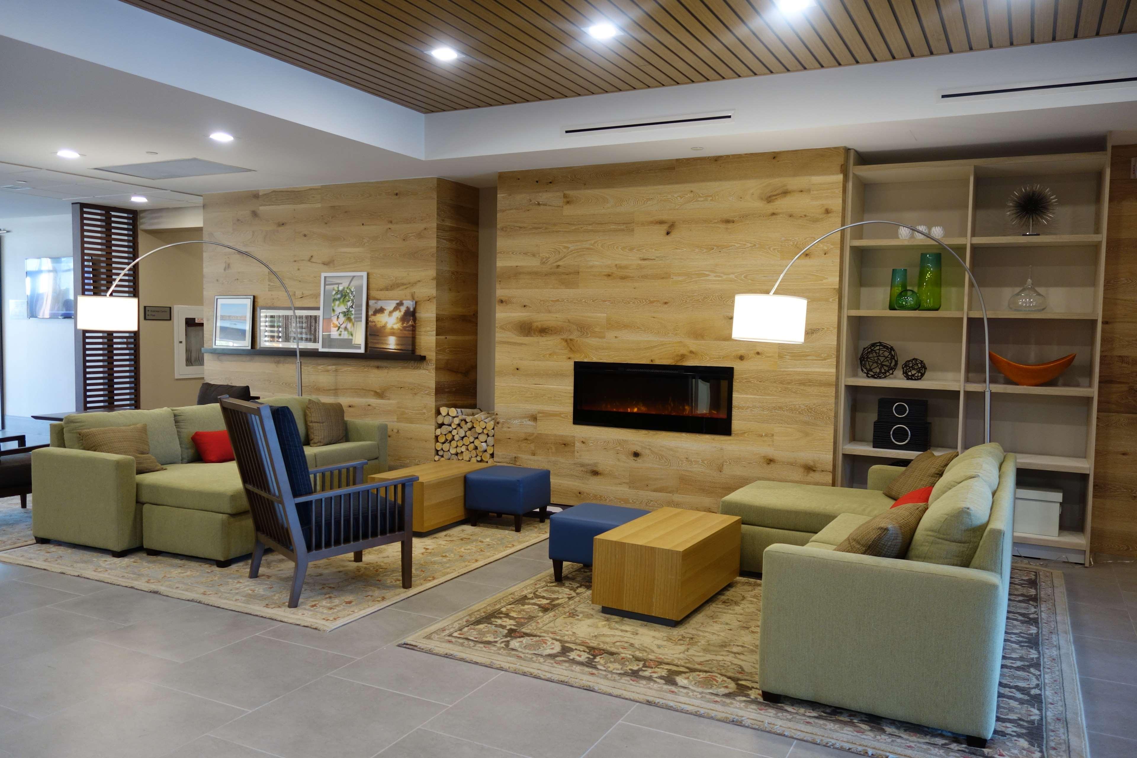 Vista Lobby Country Inn & Suites by Radisson, Belleville, ON
