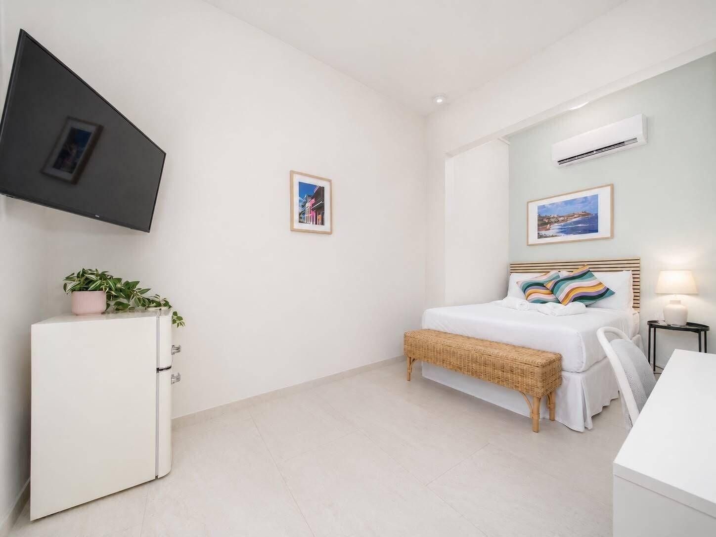 Habitación Room 15: Skyline Sips & Santurce Charm