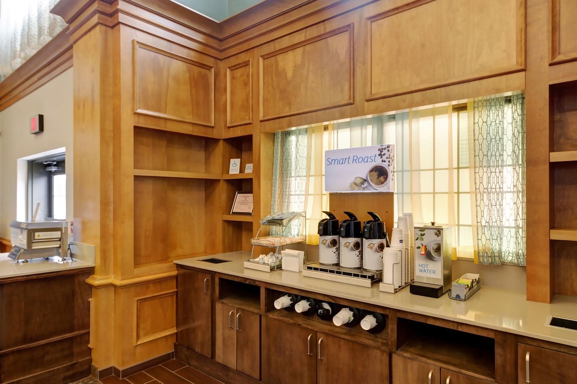 Bar/Salón Holiday Inn Express Hotel & Suites Warwick-Providence (Arpt) by IHG