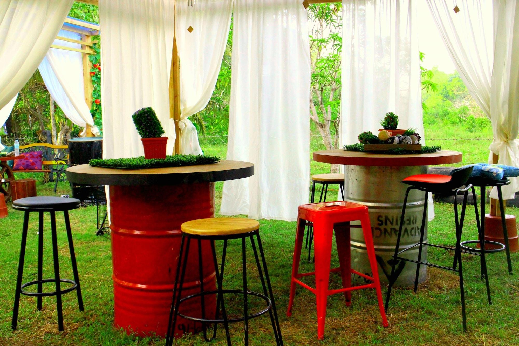 Varios Sea Breeze Hostel