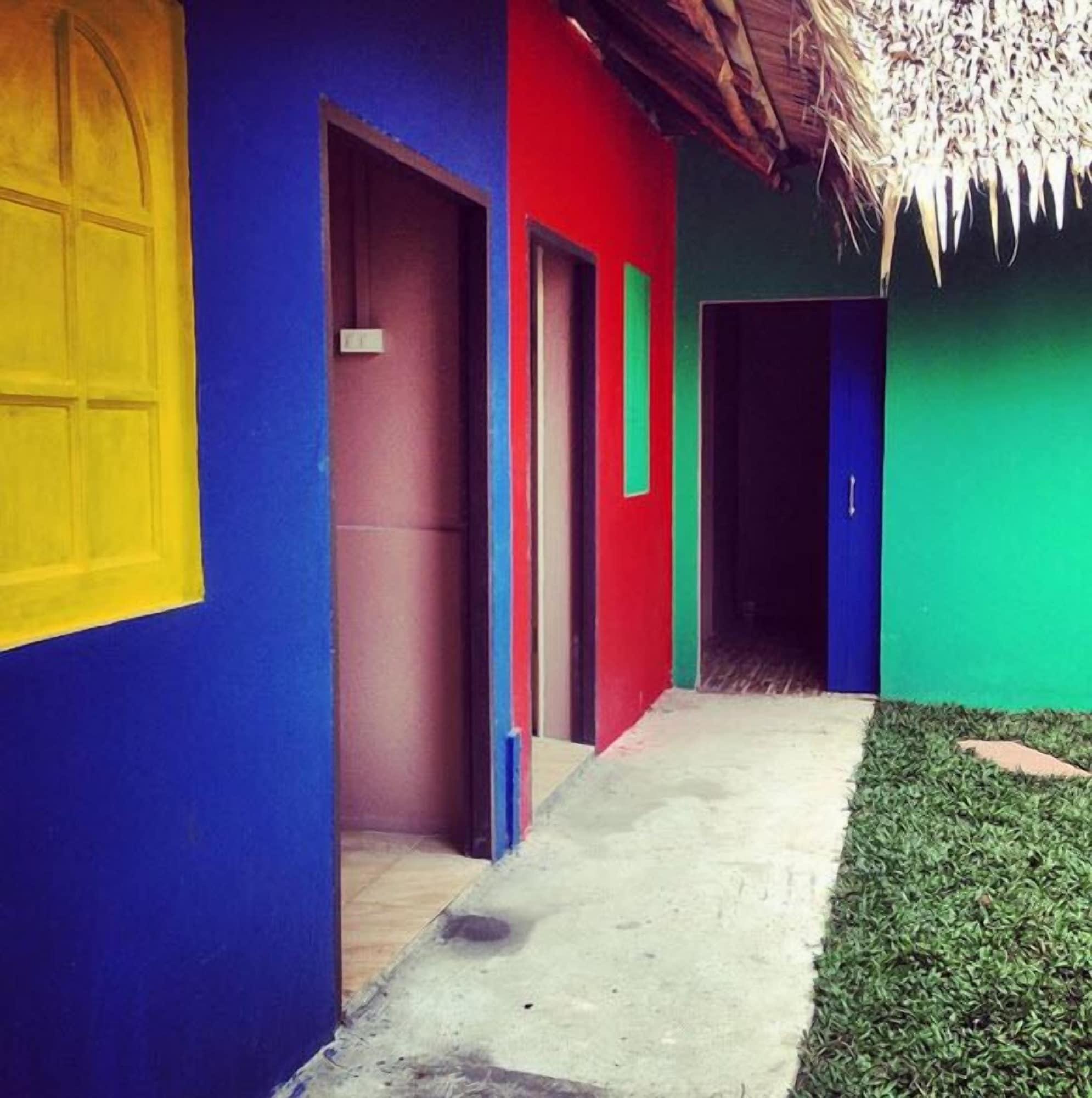 Vista Exterior Wok & The Much Rooms - Hostel