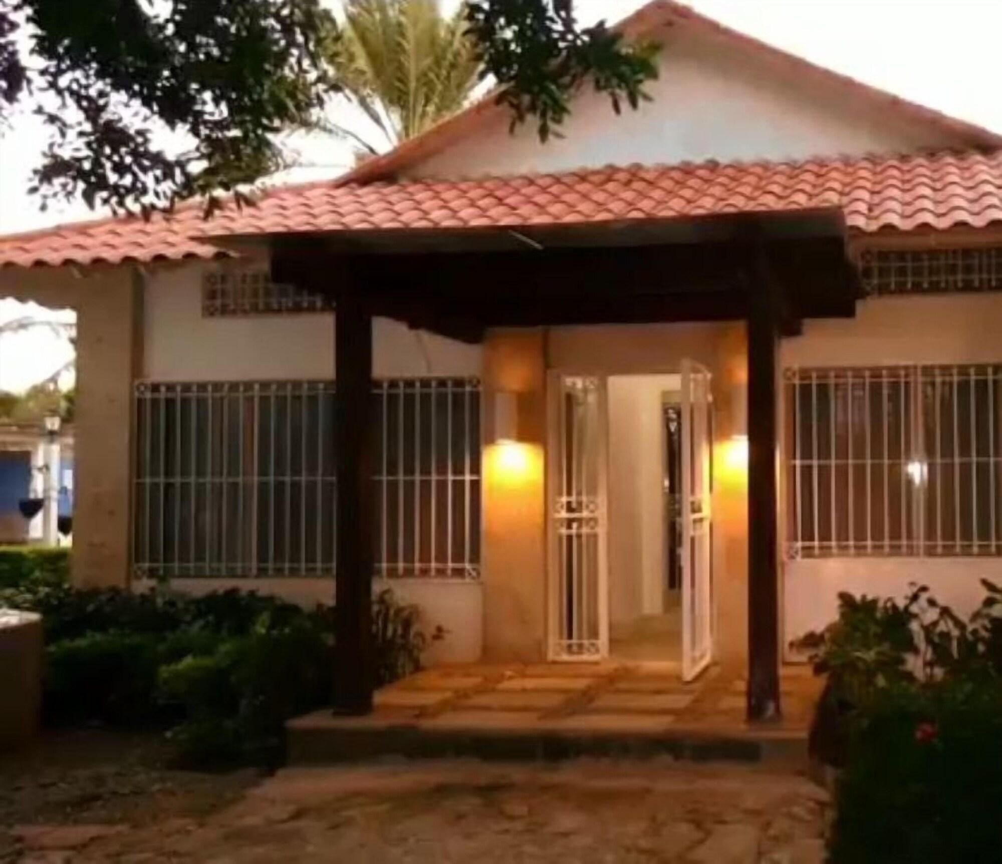Vista Exterior Hotel El Cayito Beach Resort Montecristi