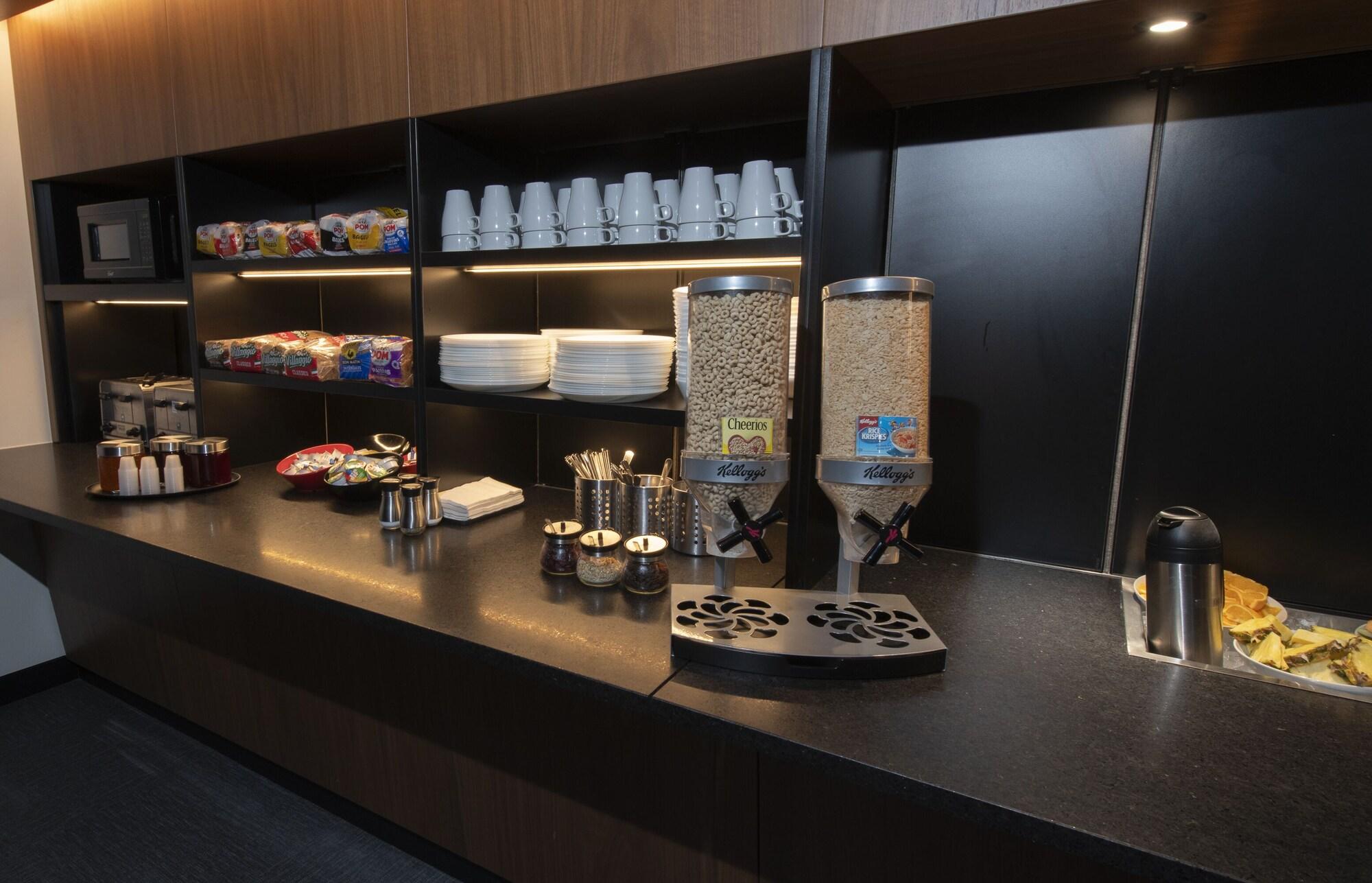 Restaurant Grand Times Hotel Quebec City Airport
