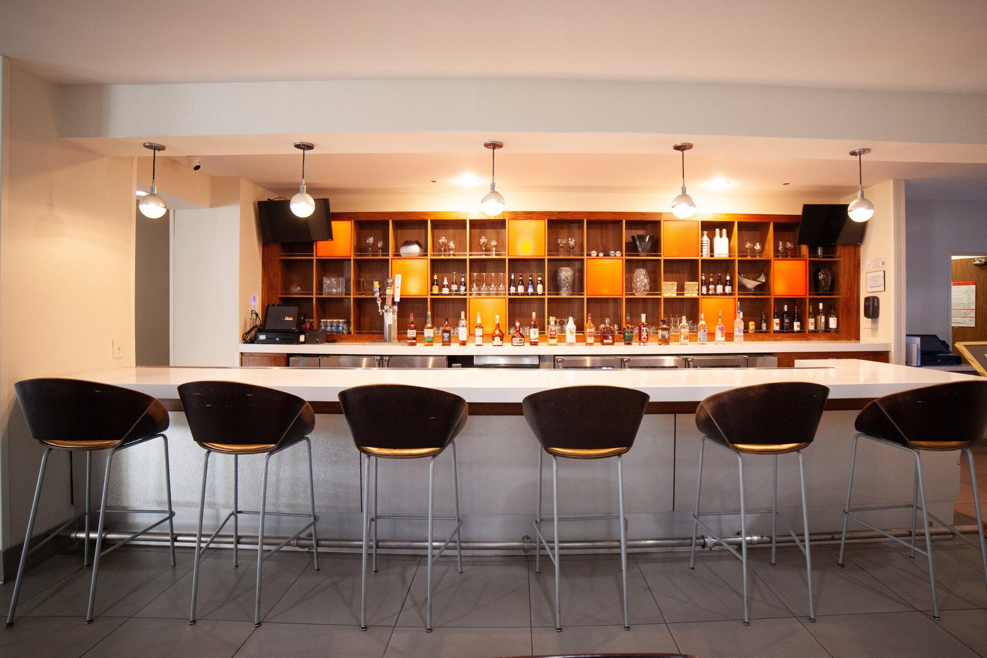 Bar/Salón Holiday Inn Irving Las Colinas by IHG