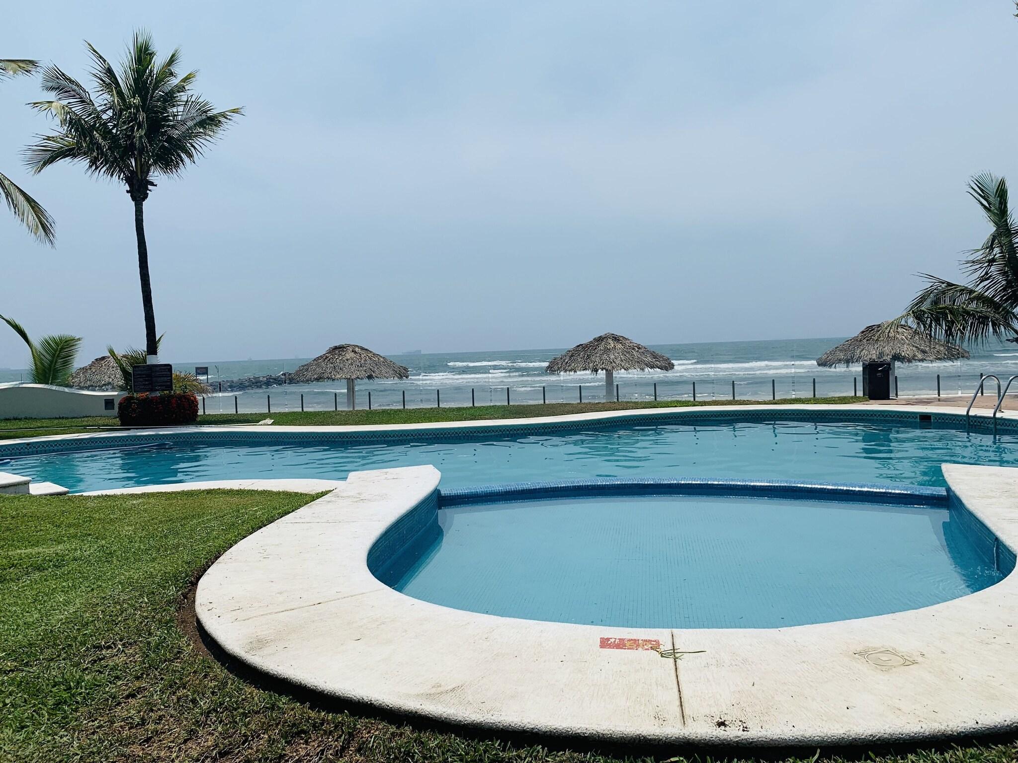 Vista da piscina Hotel Playa Caracol