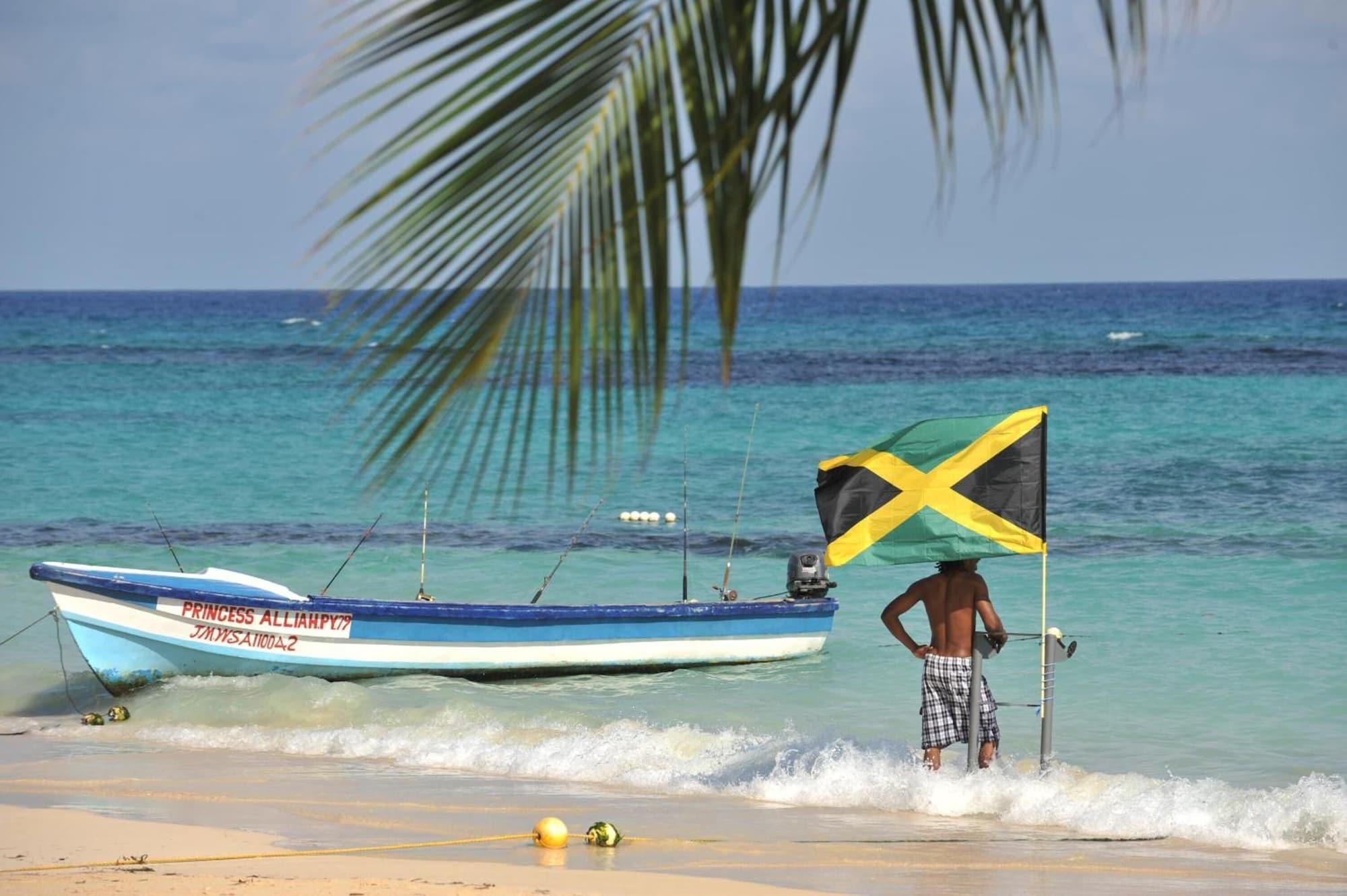 Playa Paradise on the Rocks