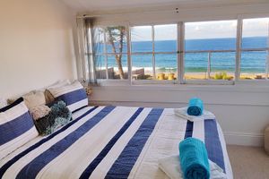 Alquiler Vacacional - Dolphin & Whale watching Seaview Escape with beachfront access (A8)