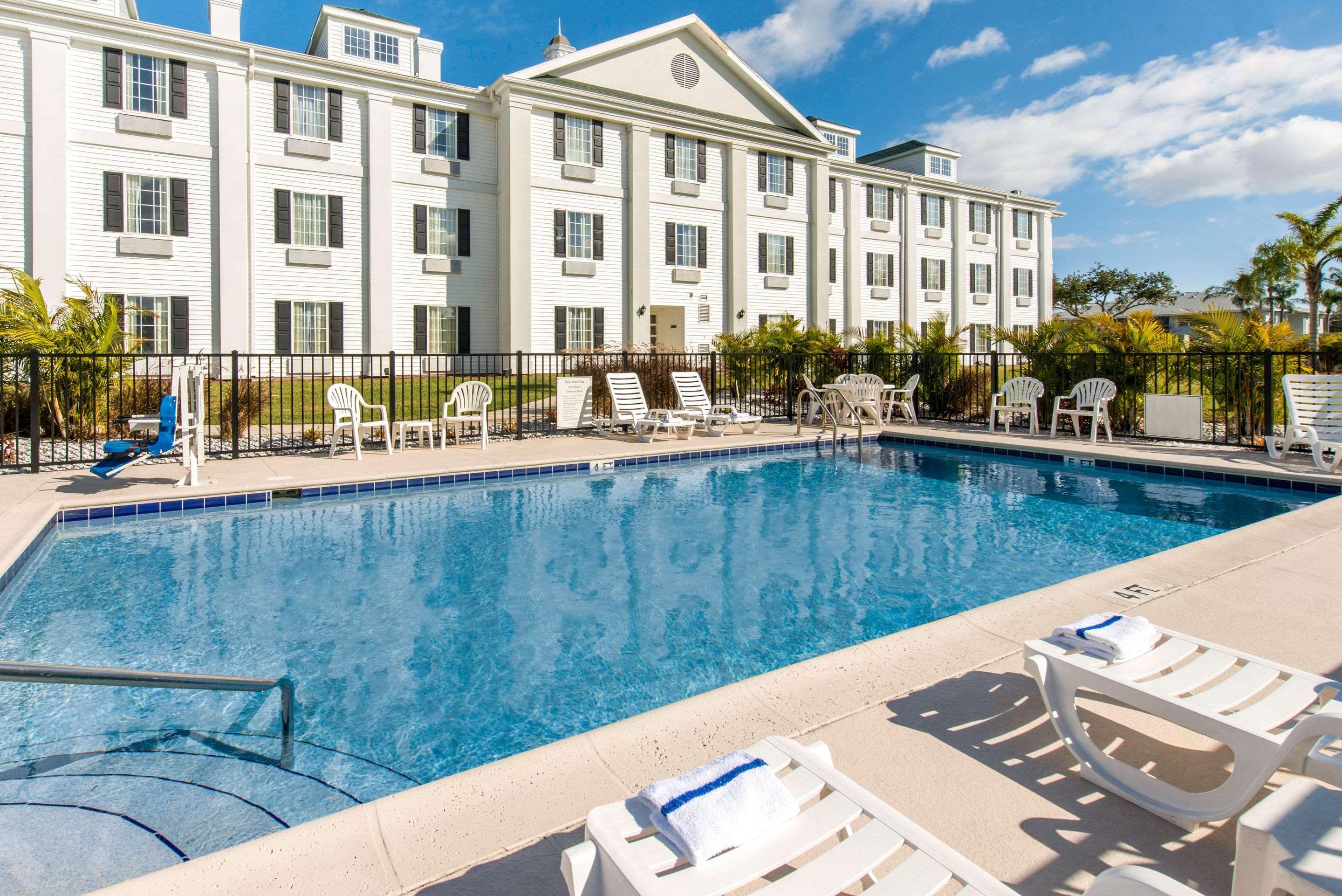 Vista Lobby Quality Inn Palm Bay - Melbourne I-95