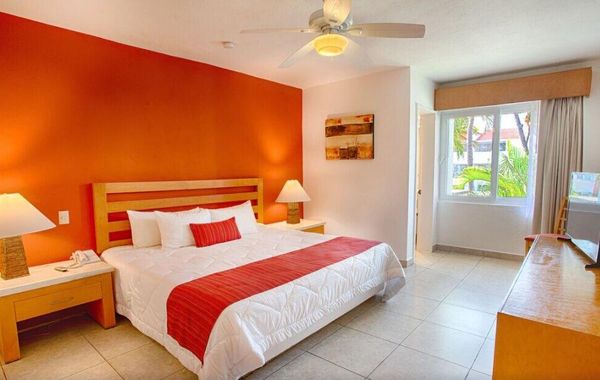 All-inclusive resort on beach with 5 restaurants & 3 bars! - Hoteles con desayuno en Nuevo Vallarta, Nayarit