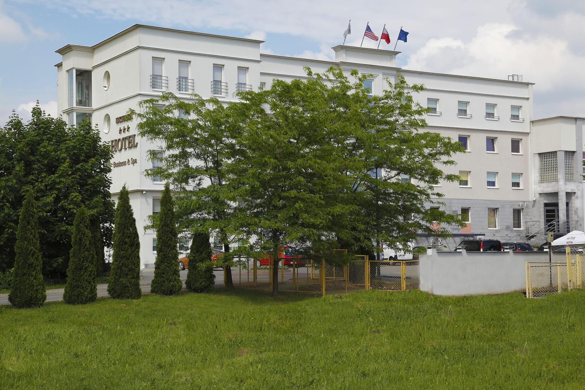 Vista Exterior Hotel Iskierka Business & Spa