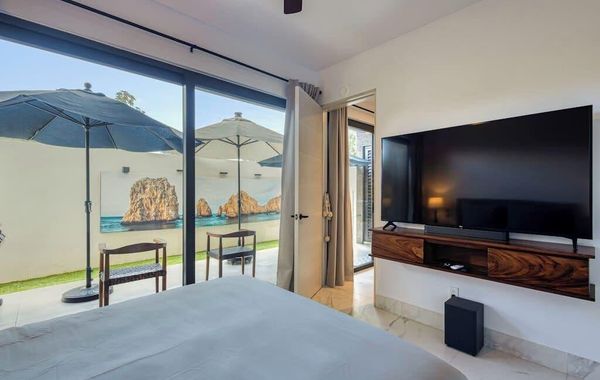Family-friendly Oasis With Pool and Steps From Medano Beach - Hoteles pet friendly en Cabo San Lucas