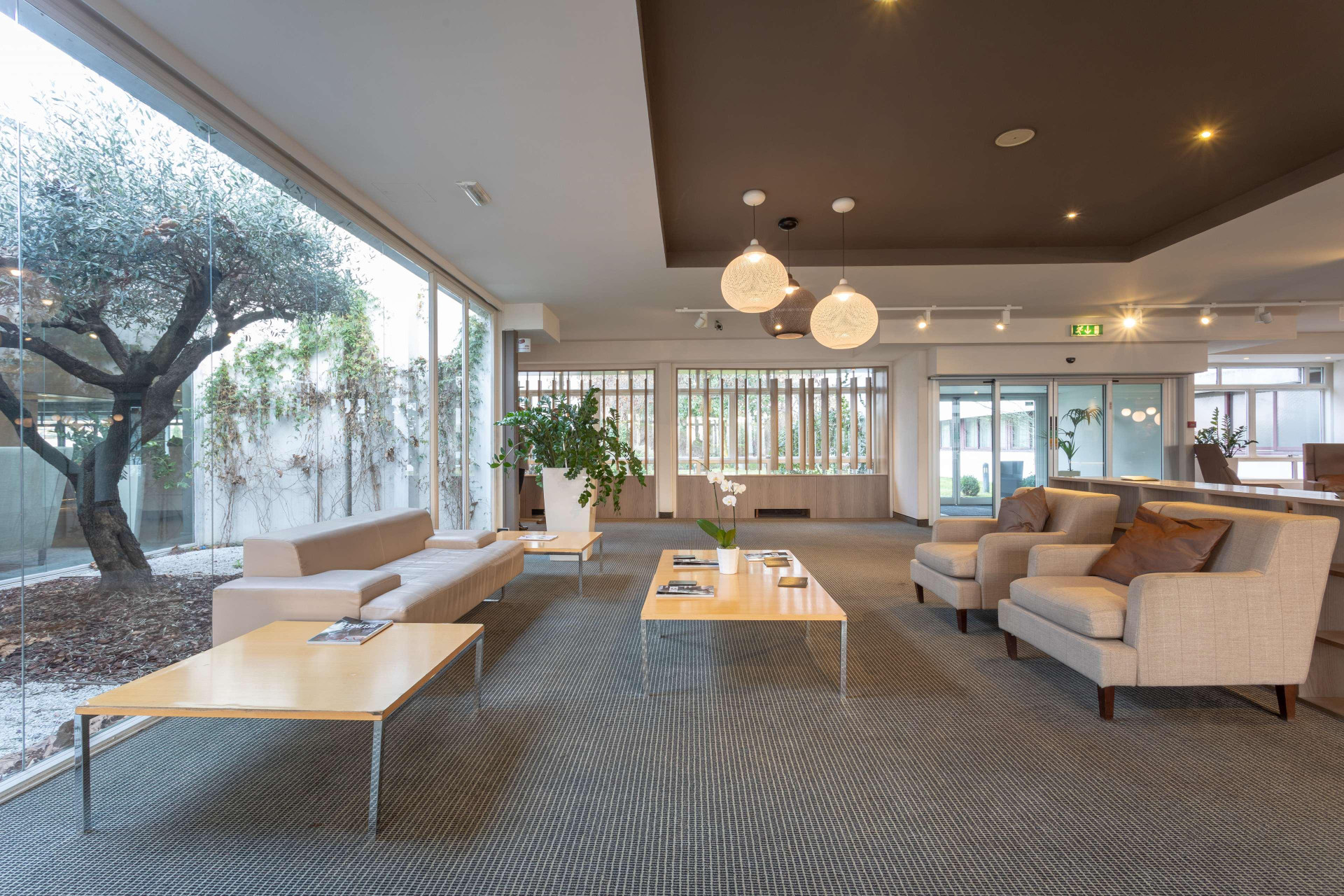 Vista Lobby Living Place Hotel