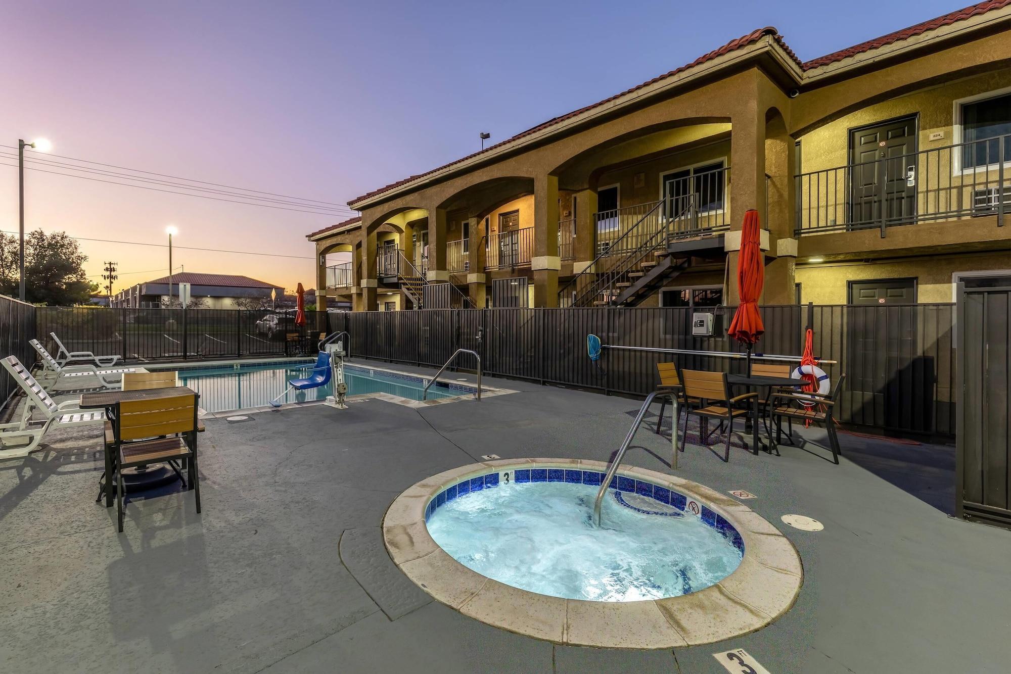 Vista Exterior Quality Inn & Suites