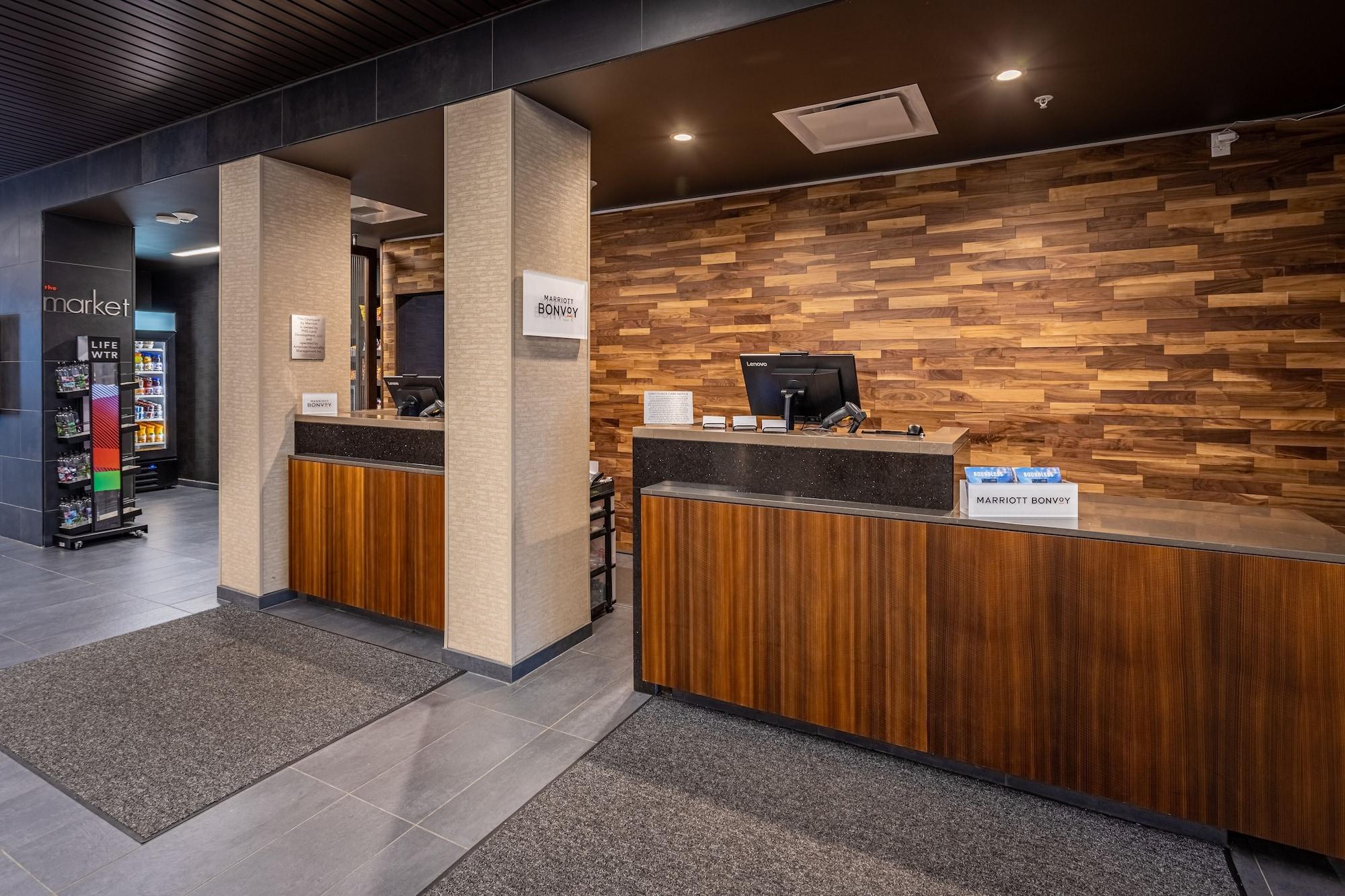 Vista Lobby Courtyard by Marriott  East Lansing Okemos