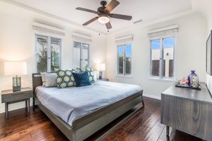 Alquiler Vacacional - Designer Furnished, Renovated, & Centrally Located Spanish Bungalow!!