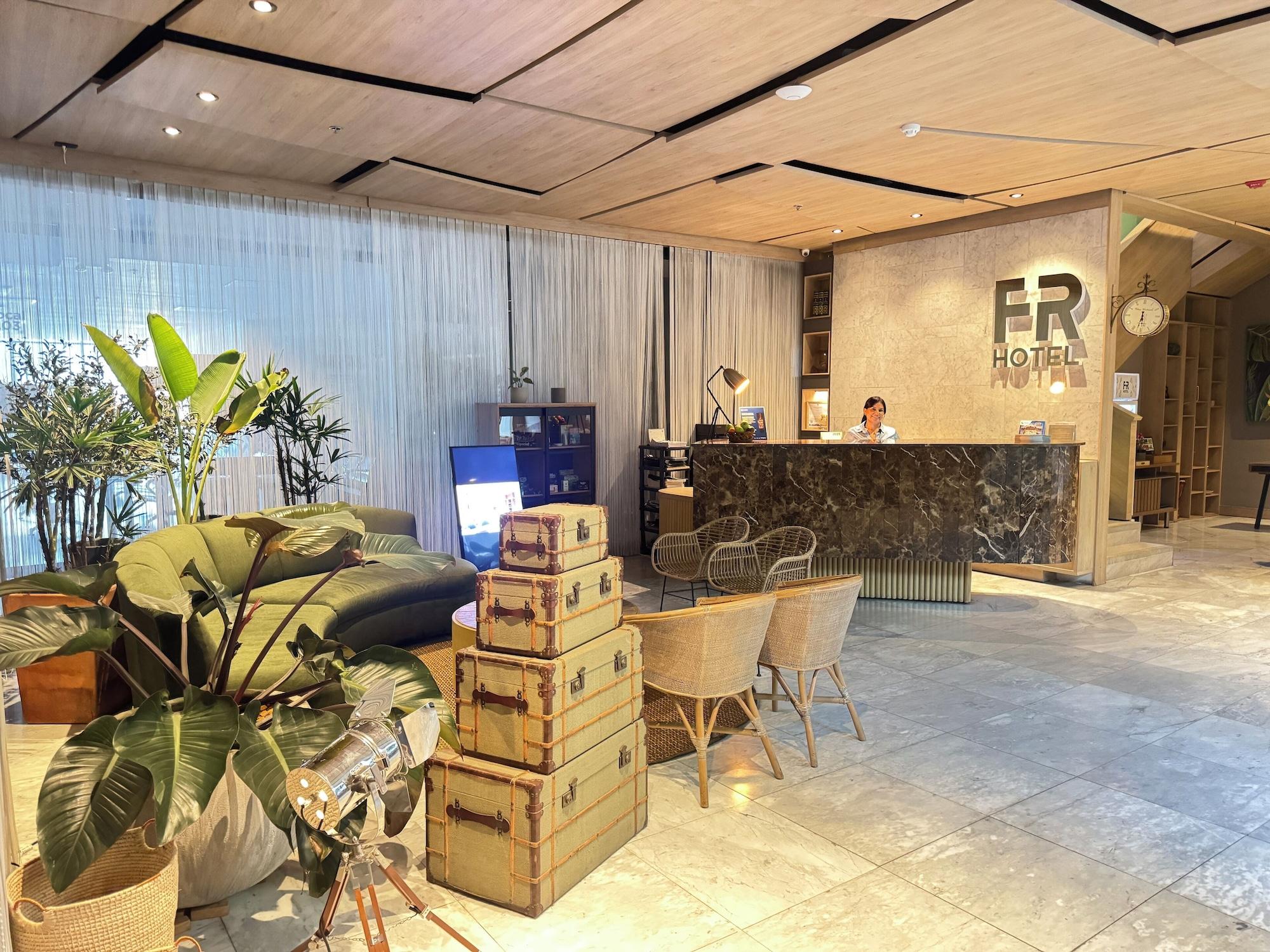 Vista Lobby FR Hotel