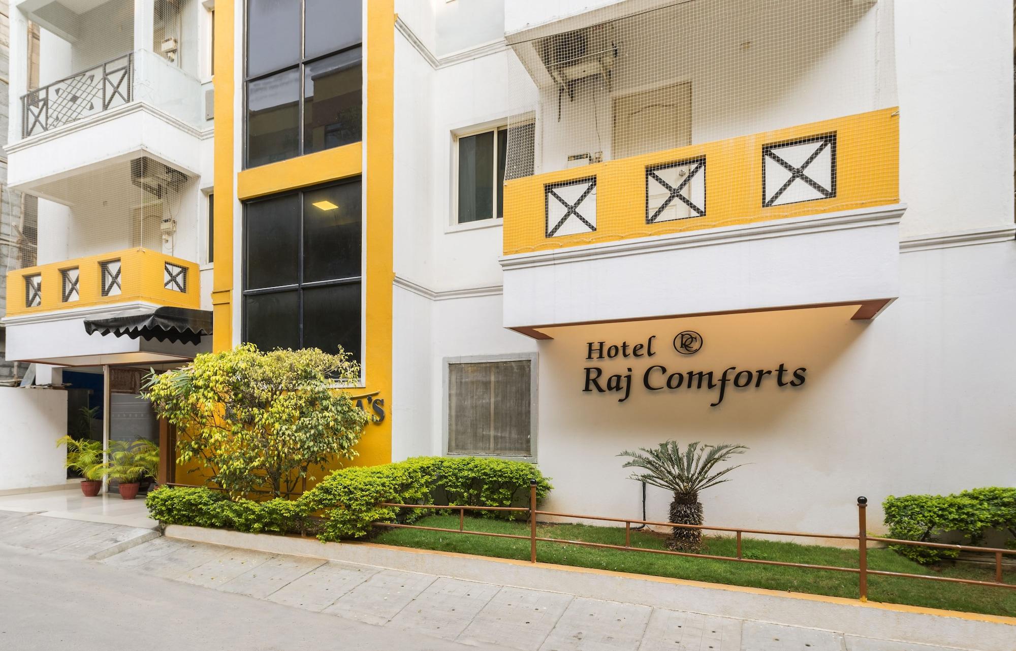 Vista Exterior Hotel Raj Comforts - Golf View