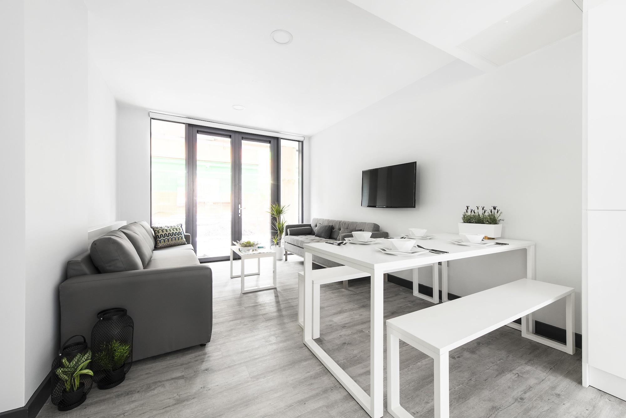 Equipamiento de Habitación Destiny Student - New Mill