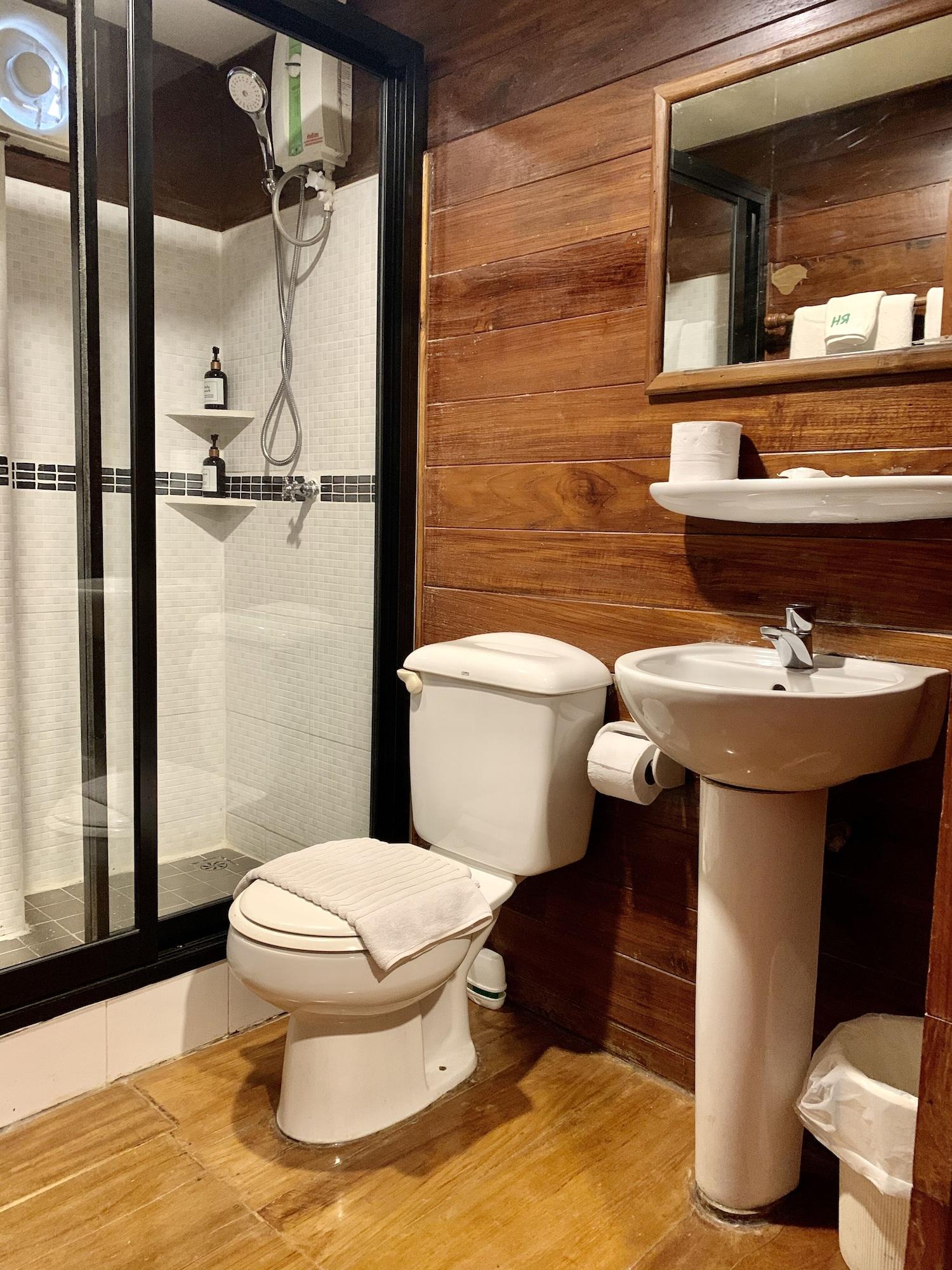 Equipamiento de Habitación Riverhouse Hotel - The Teak House