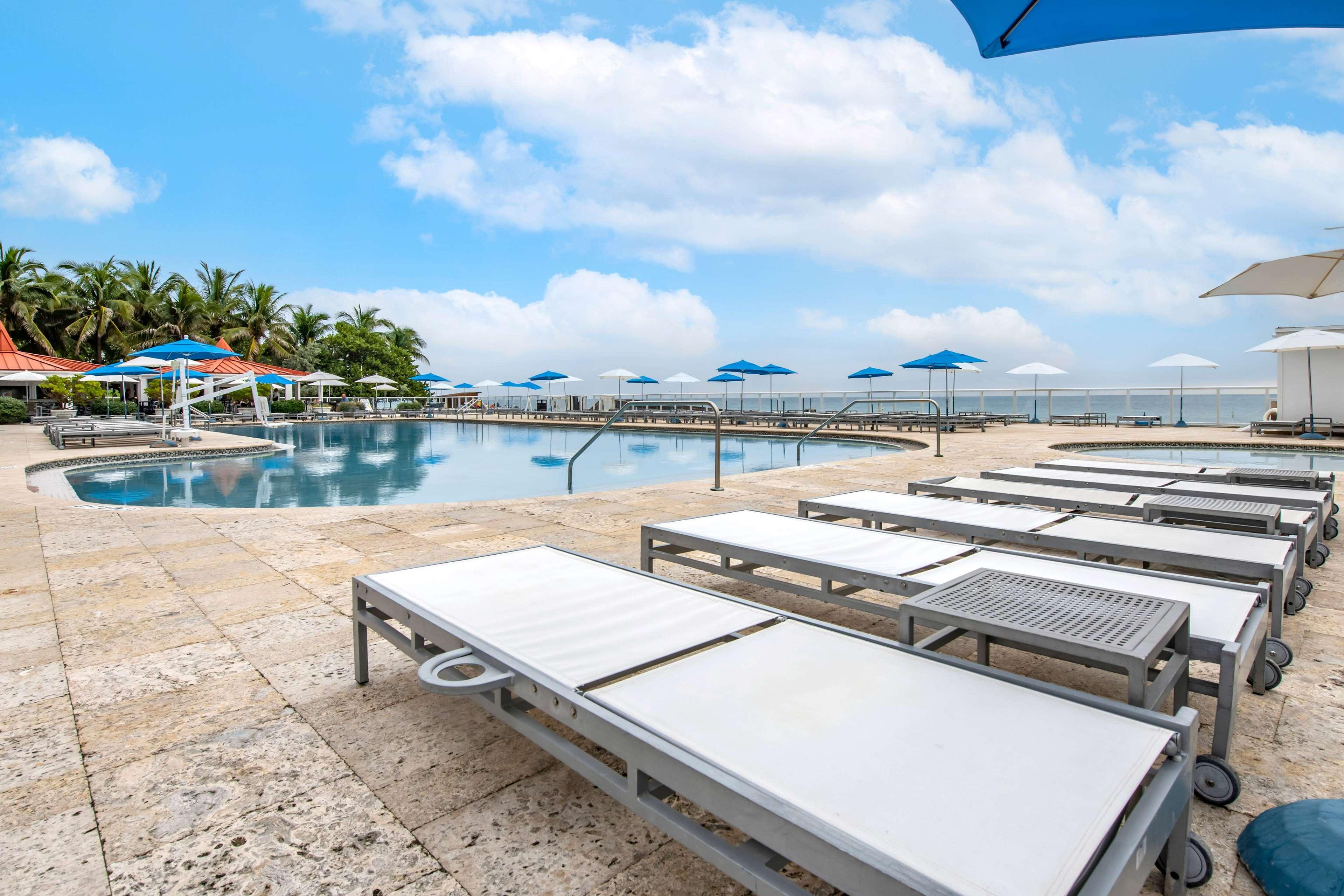 Vista Piscina Ramada Plaza by Wyndham Marco Polo Beach Resort