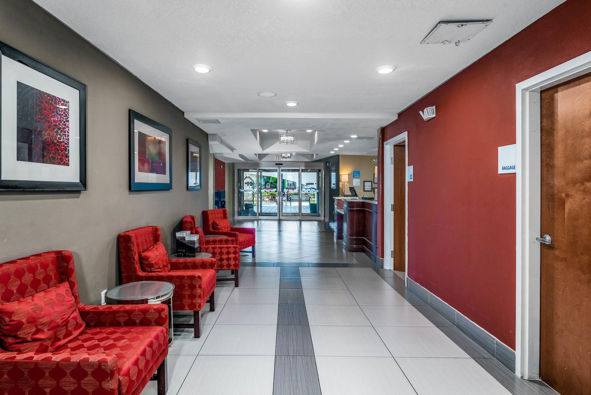 Vista Lobby Holiday Inn Express & Suites Lantana by IHG