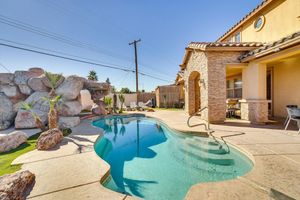 Alquiler Vacacional - North Las Vegas Home w/ Pool ~ 9 Mi to the Strip!