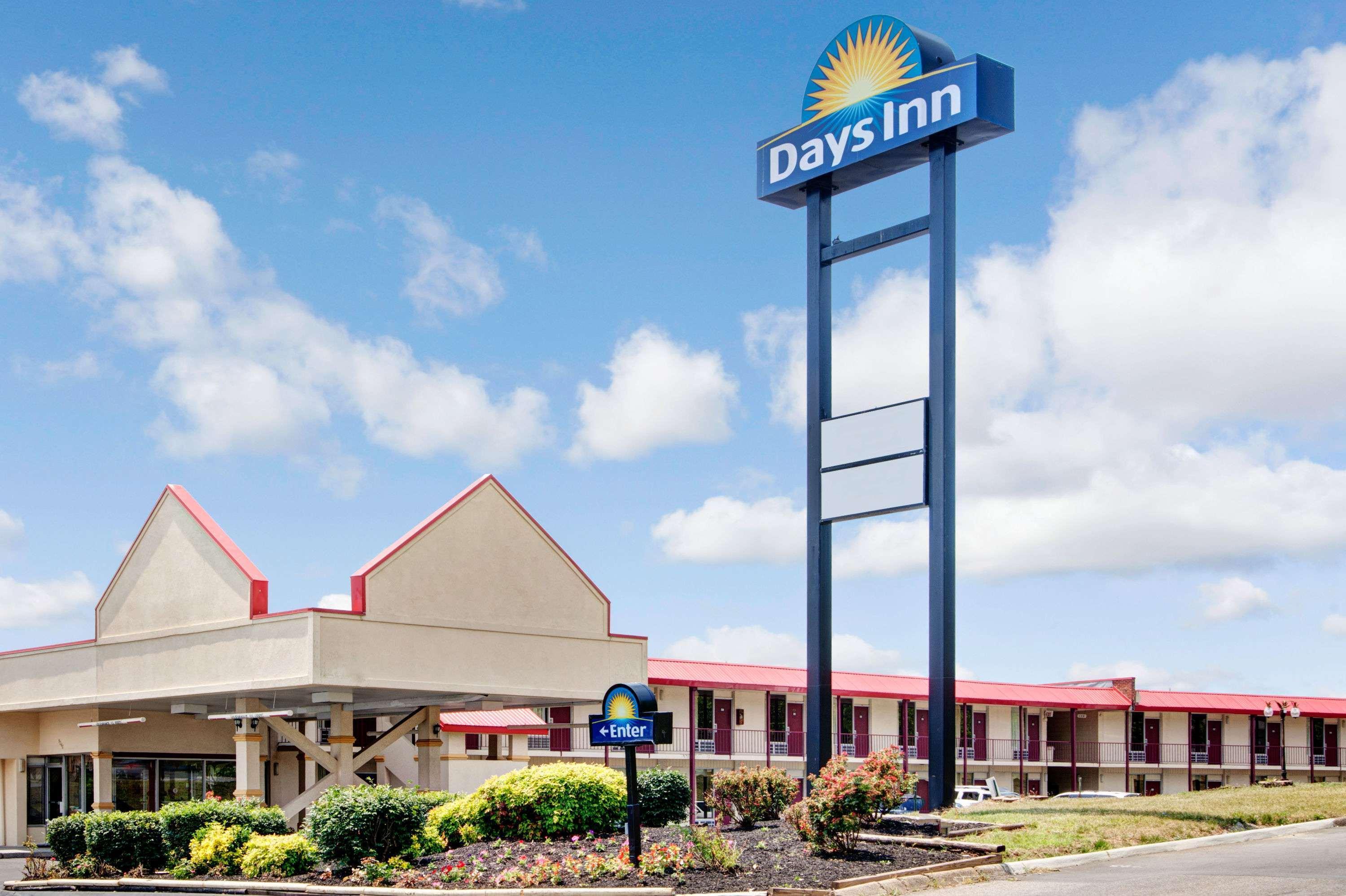 Vista Exterior Days Inn by Wyndham Knoxville West