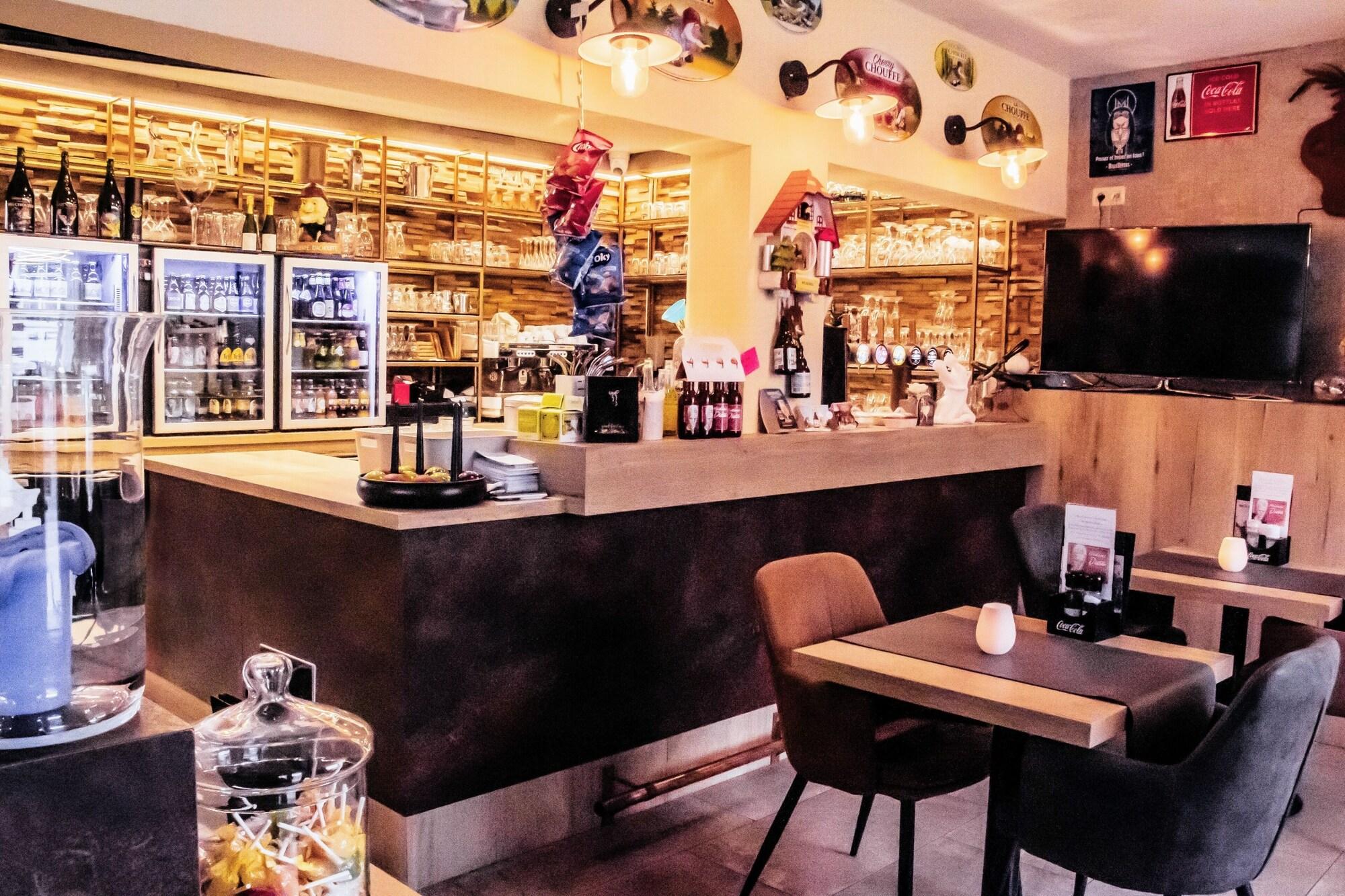 Bar/Salón Hotel des postes