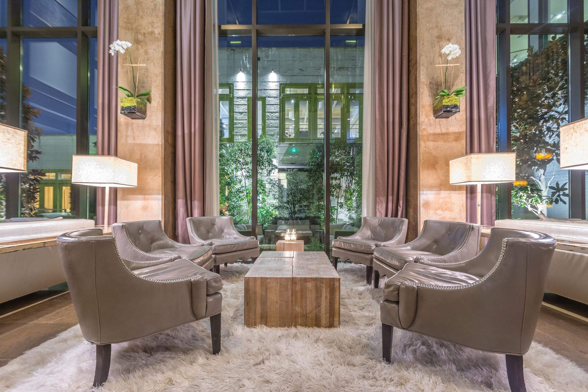 Vista Lobby Proximity Hotel