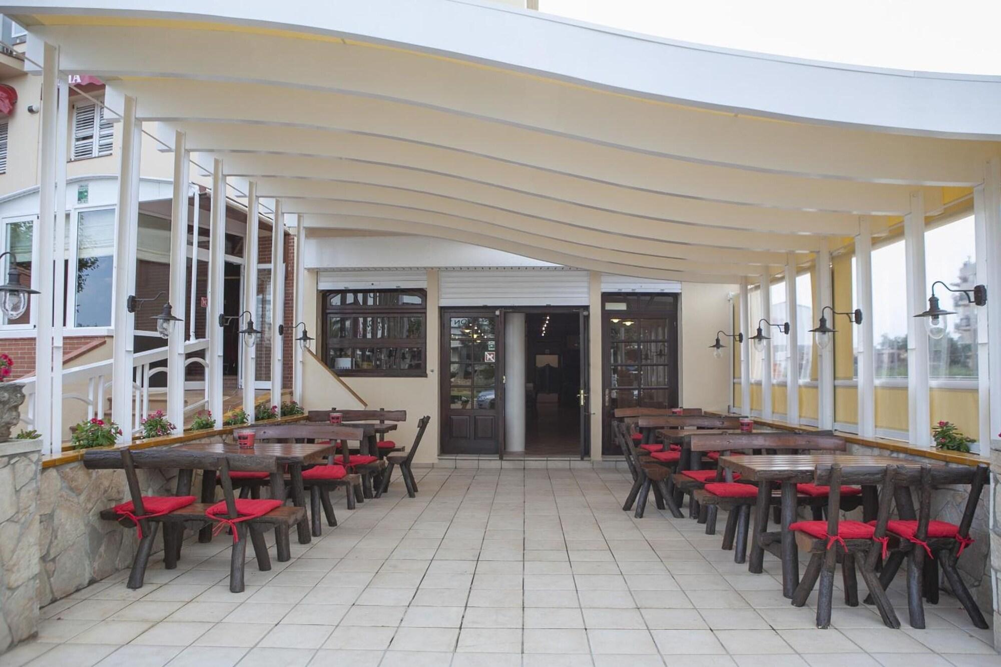 Vista Exterior Hotel Silvia