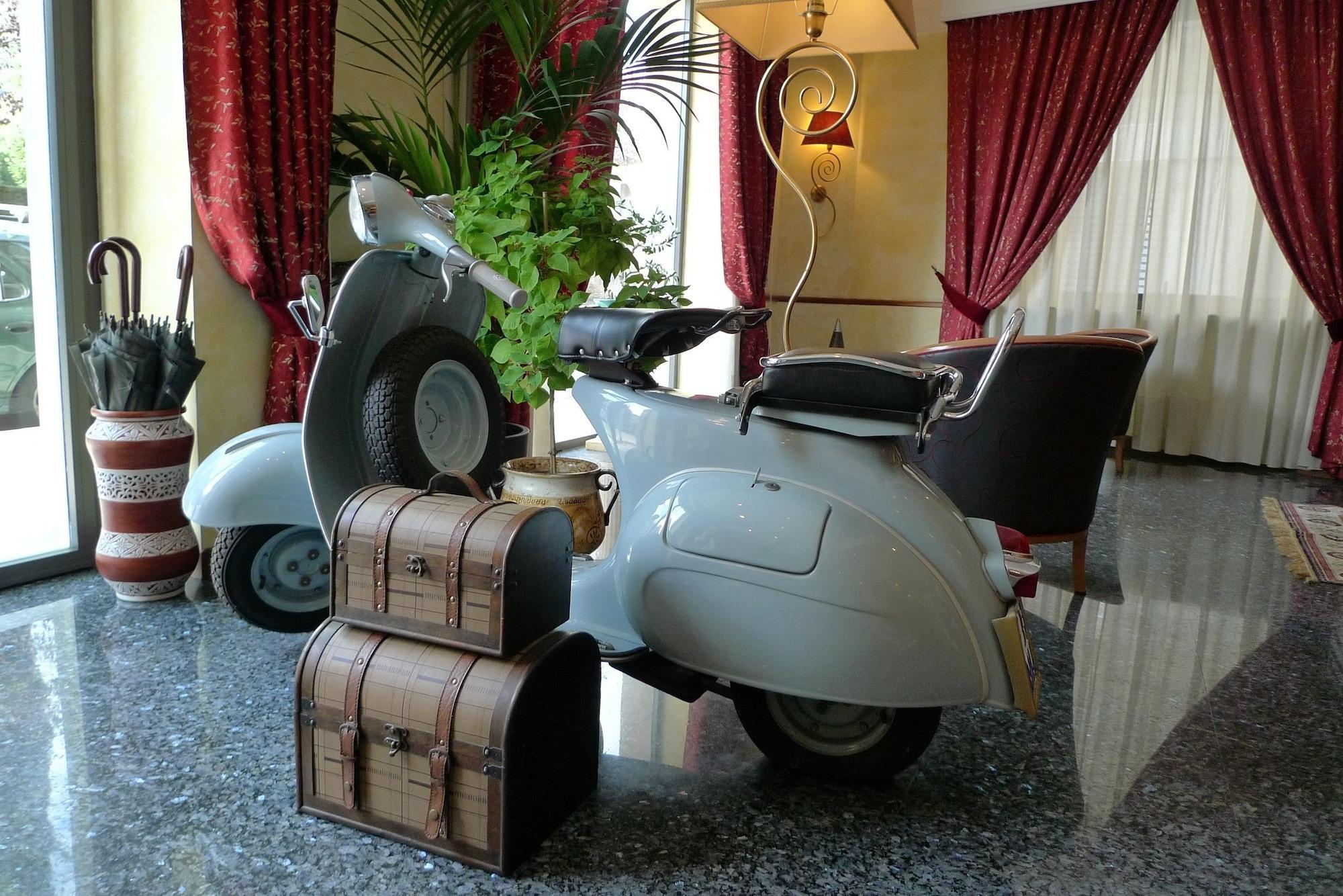 Vista Lobby Hotel La Pace