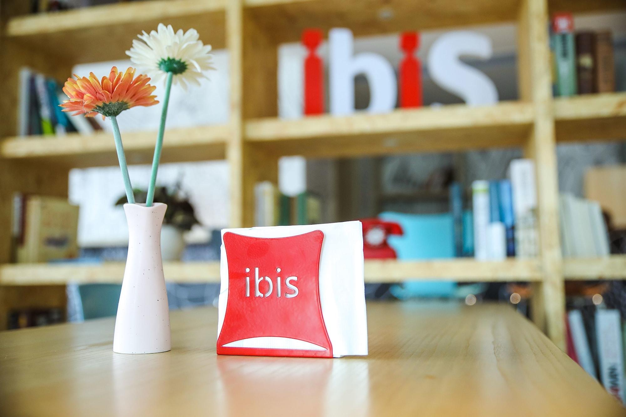 Vista Lobby ibis Yichang Bayi Rd