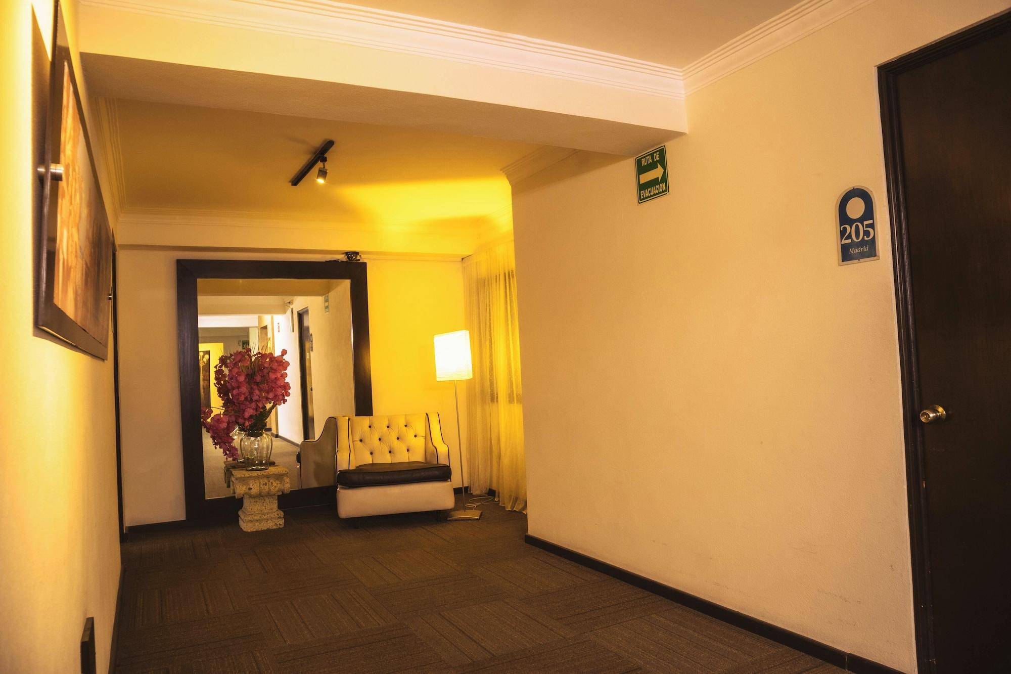 Varios Hotel Clara Luna