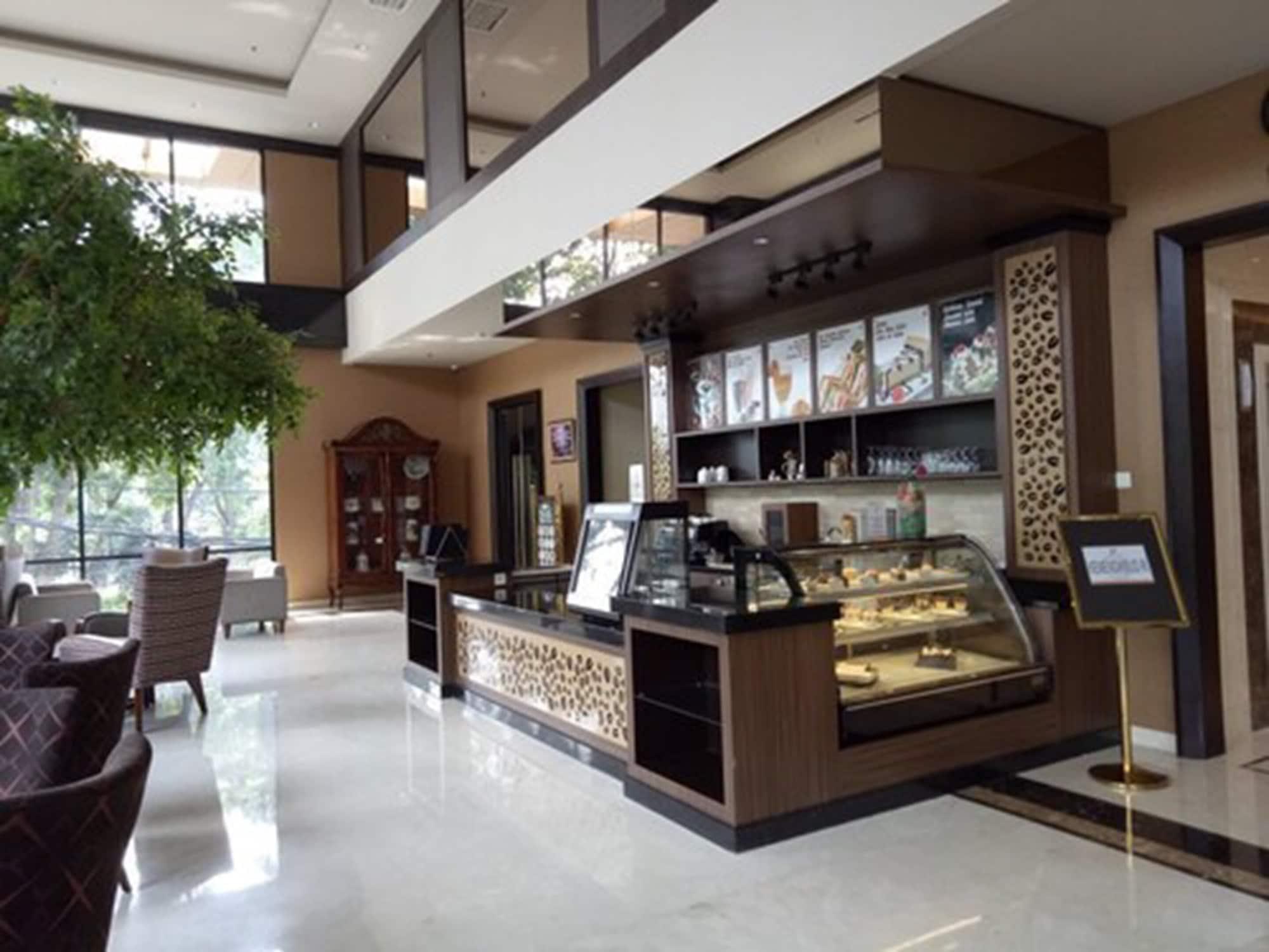 Bar/Salón Aria Centra Hotel Surabaya