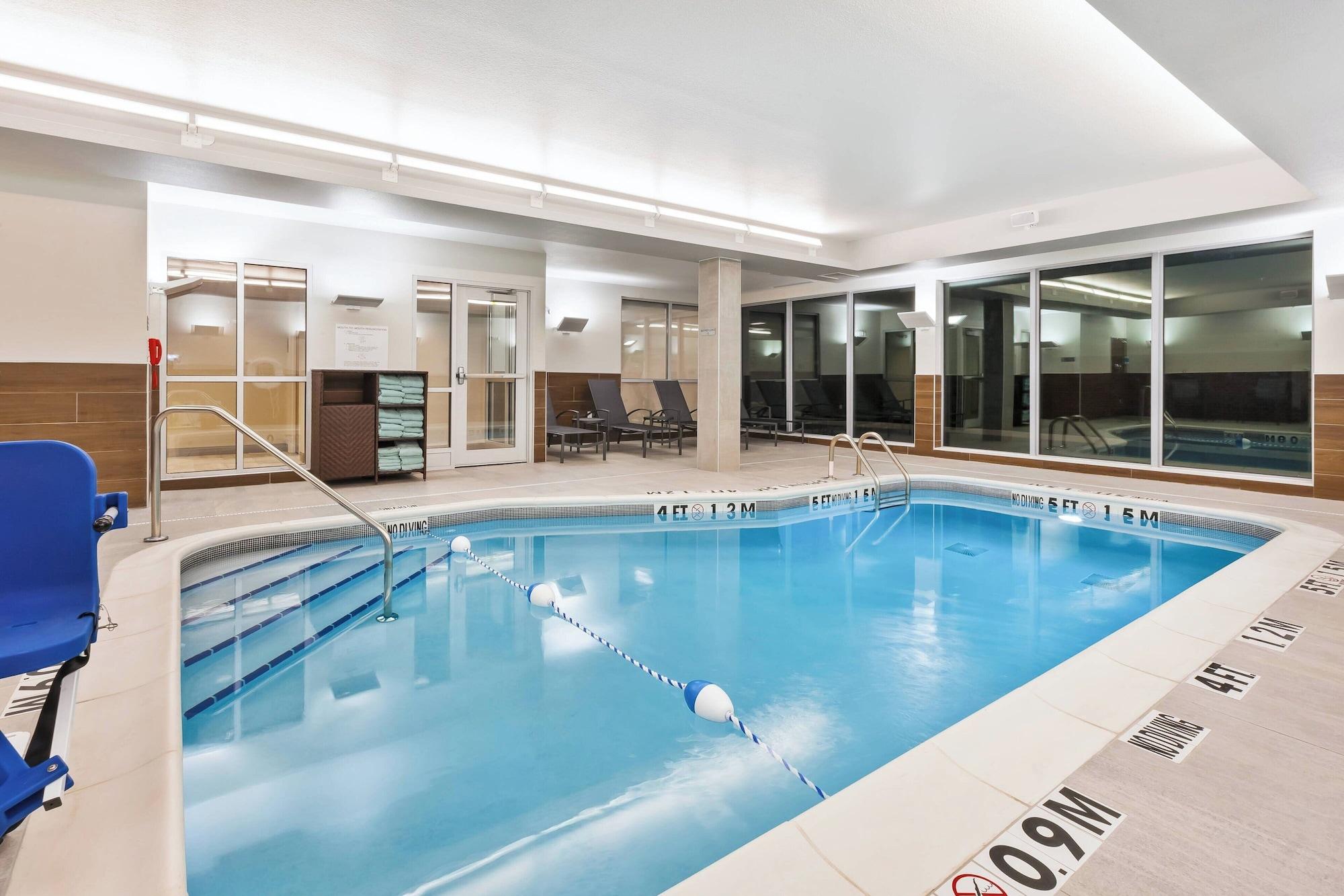 Vista Piscina Fairfield Inn & Suites by Marriott Goshen