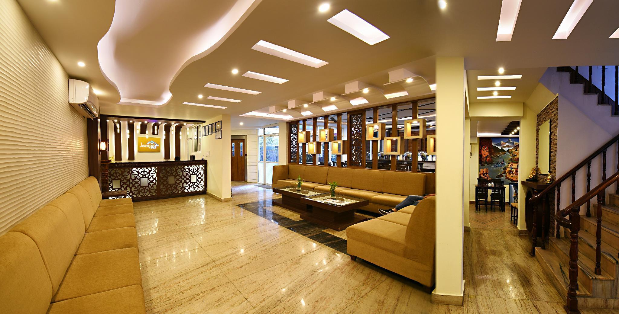 Vista Exterior Hotel Jampa