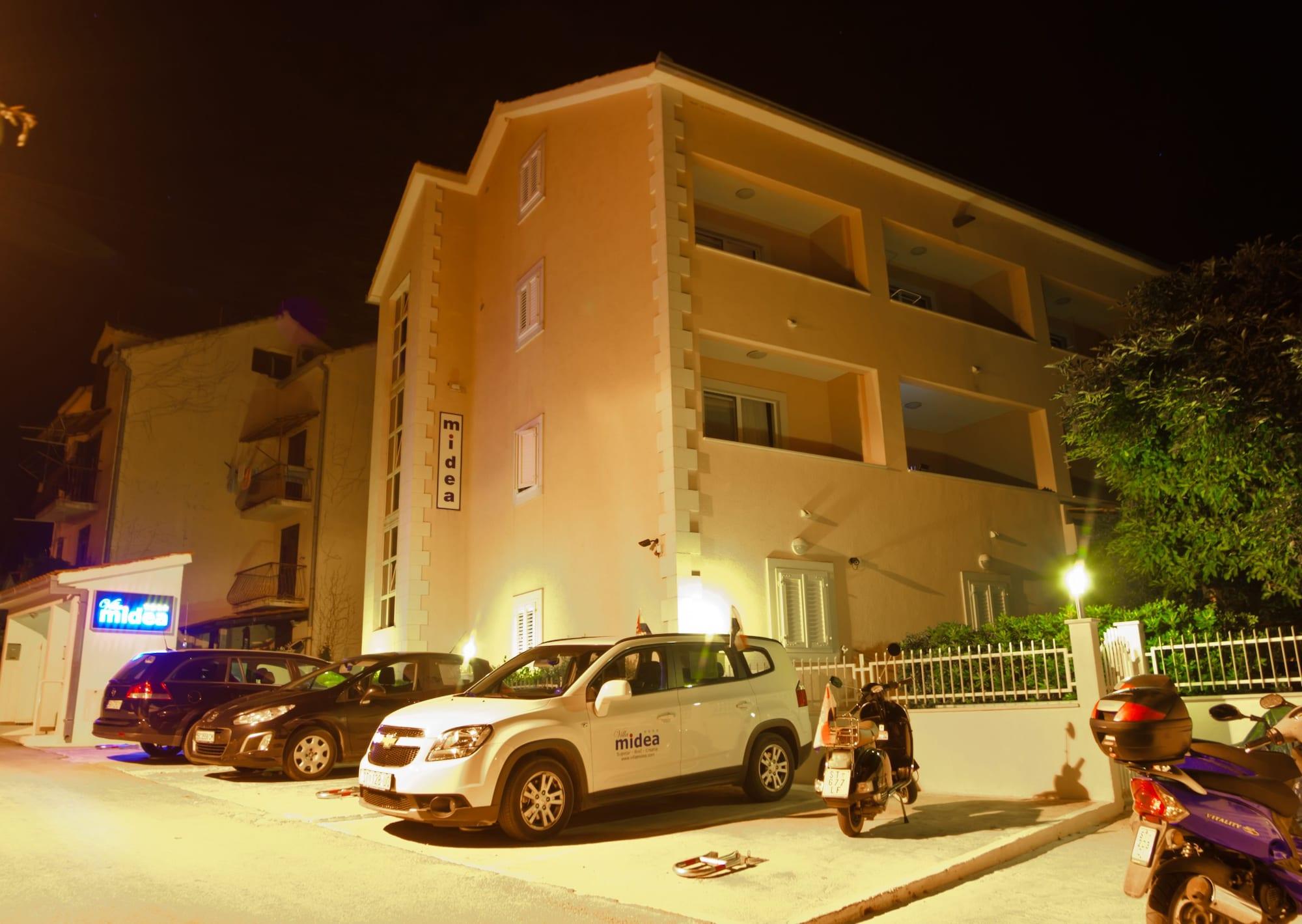 Vista Exterior Villa Midea