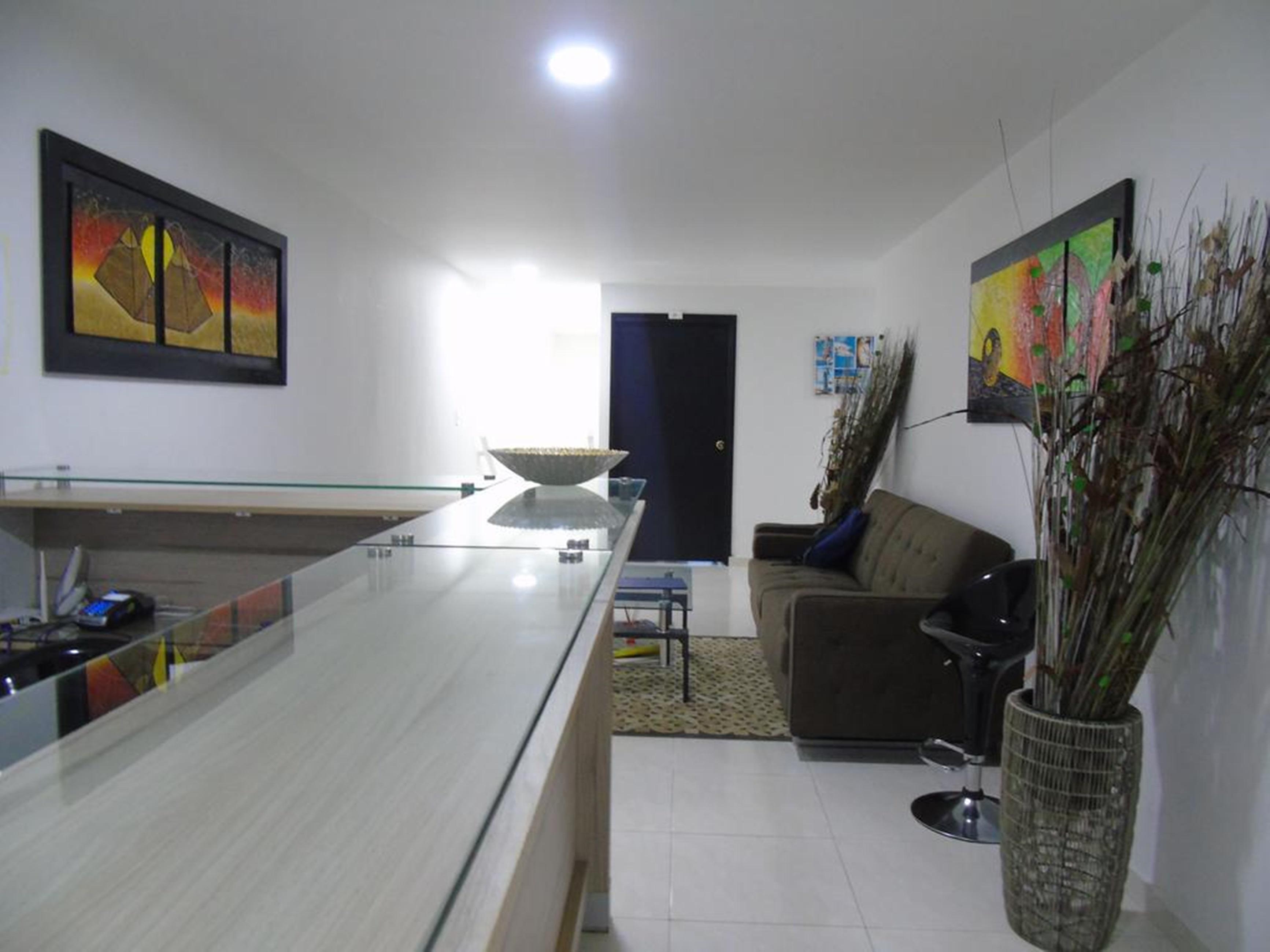 Vista Lobby Blue Emerald