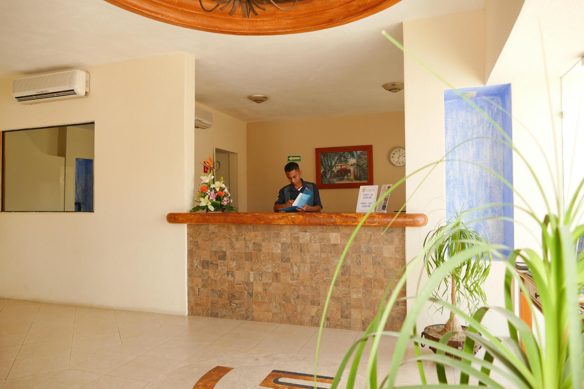 Vista Lobby El Ameyal Hotel & Family Suites
