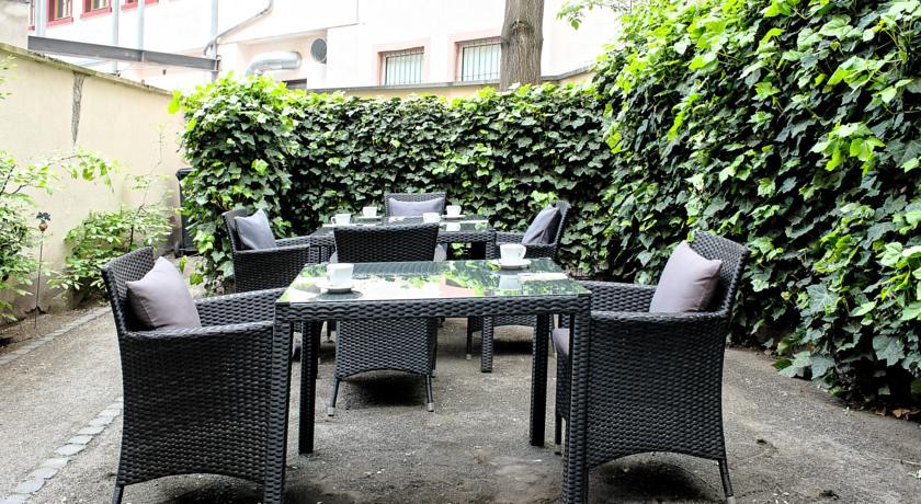Varios Townhouse